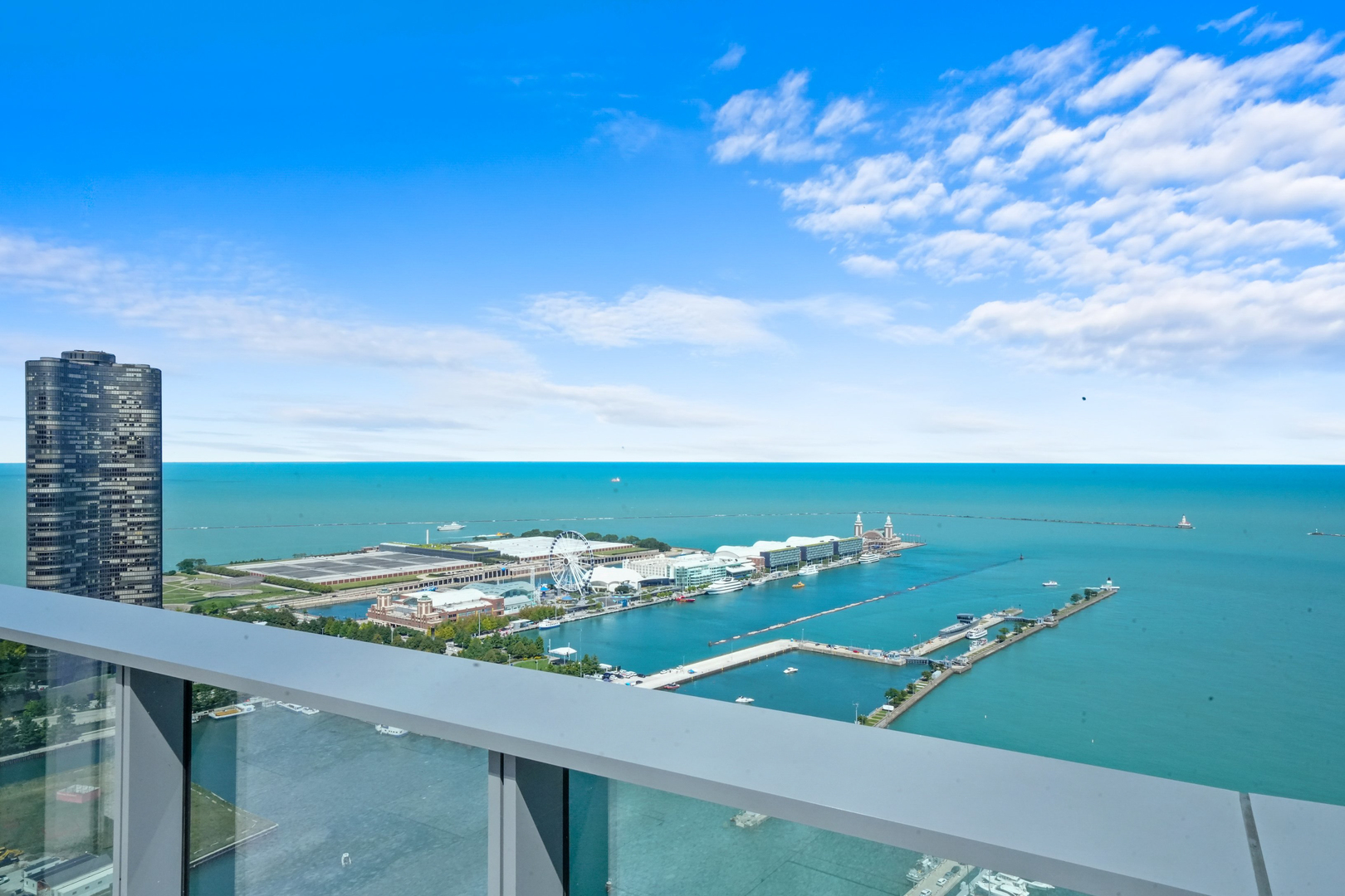 211 N Harbor Drive Unit: 3605