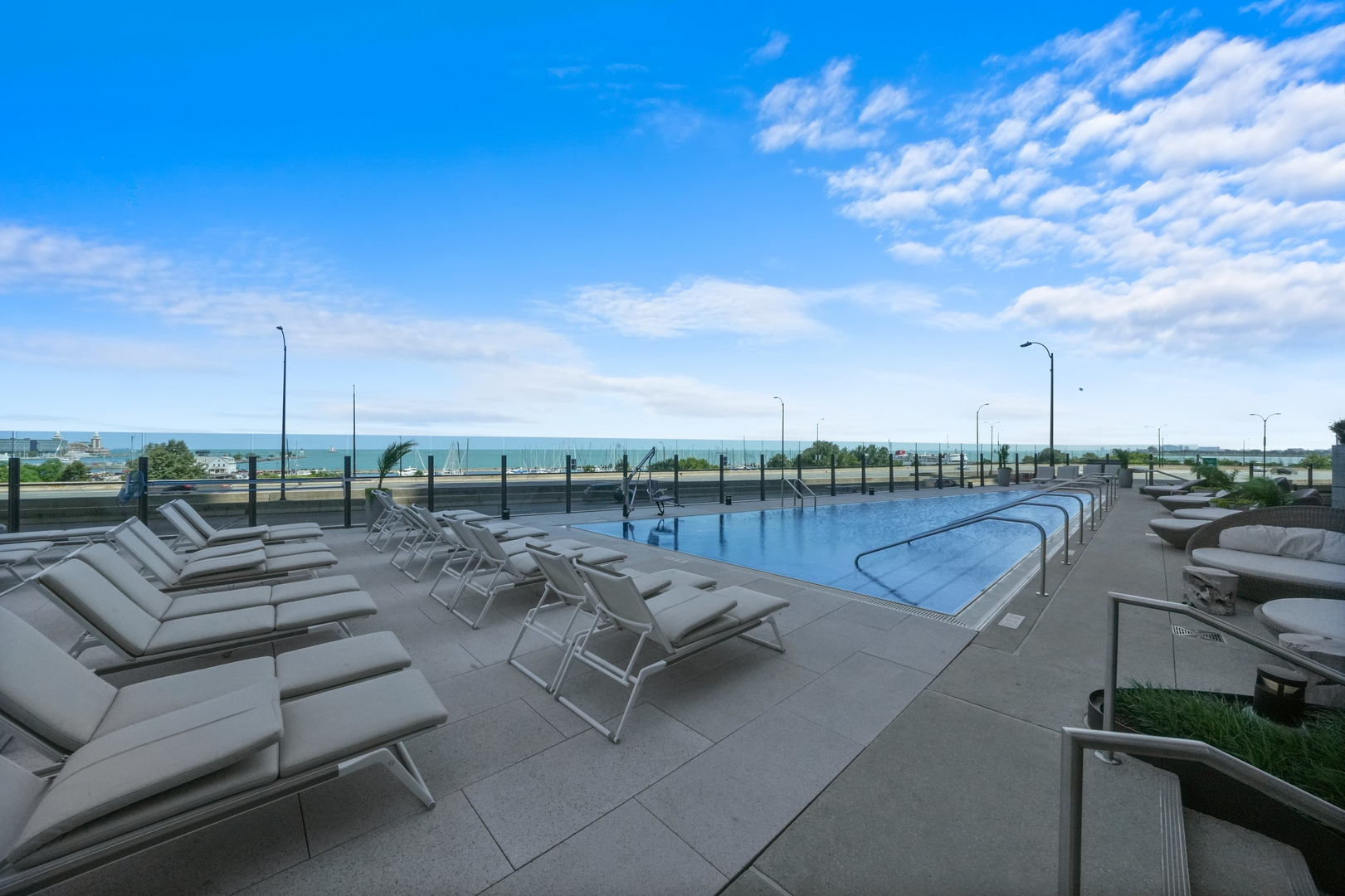 211 N Harbor Drive Unit: 3605
