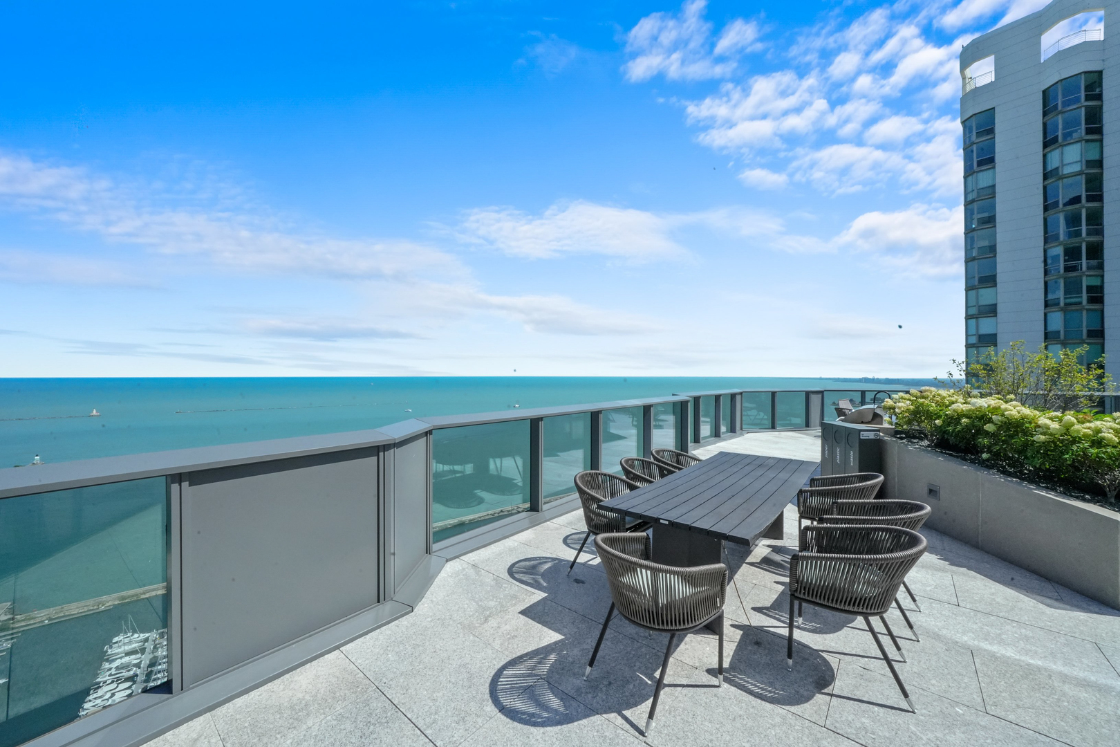 211 N Harbor Drive Unit: 3605