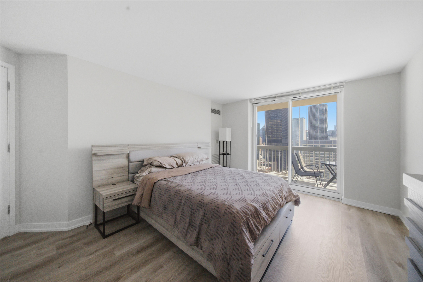 545 N Dearborn Street Unit: 2607