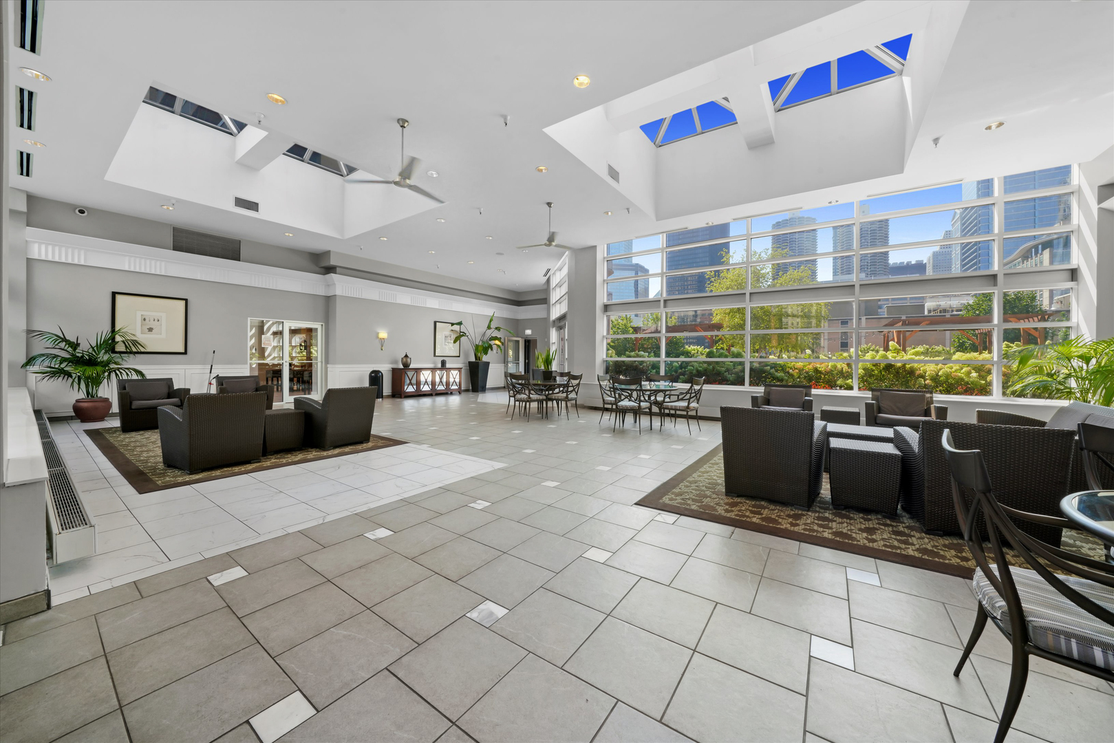 545 N Dearborn Street Unit: 2607
