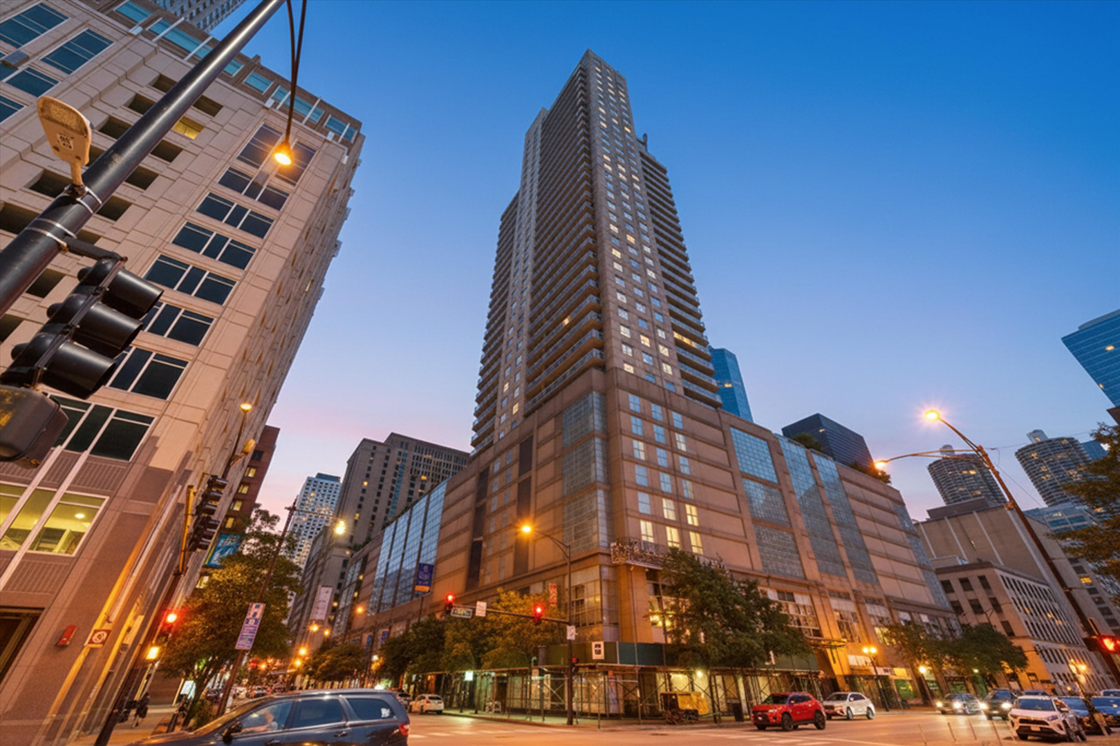545 N Dearborn Street Unit: 2607