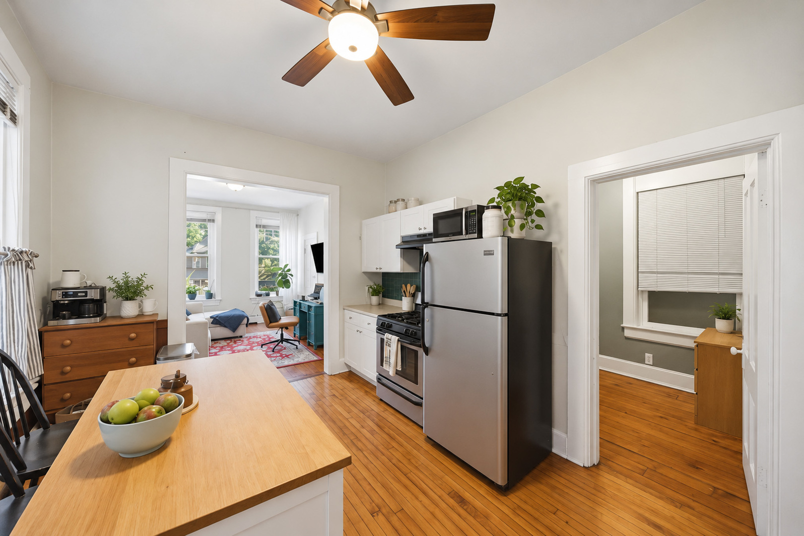 1433 W Superior Street