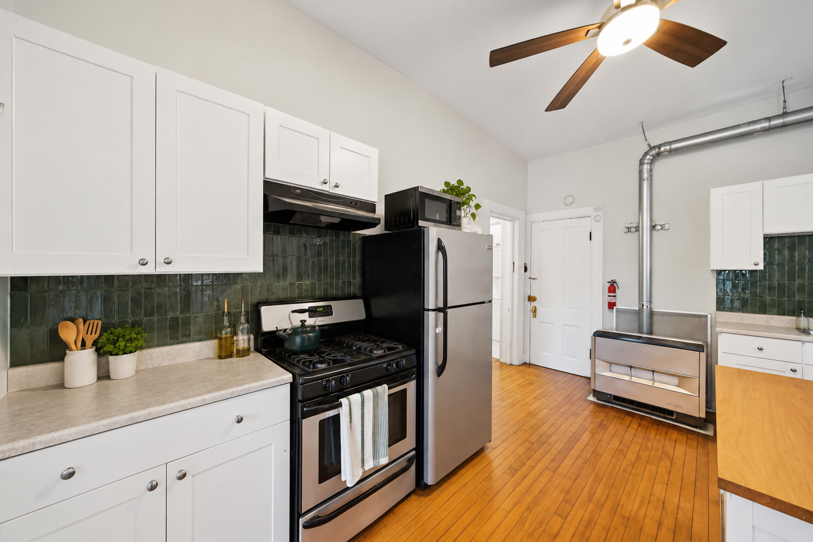 1433 W Superior Street