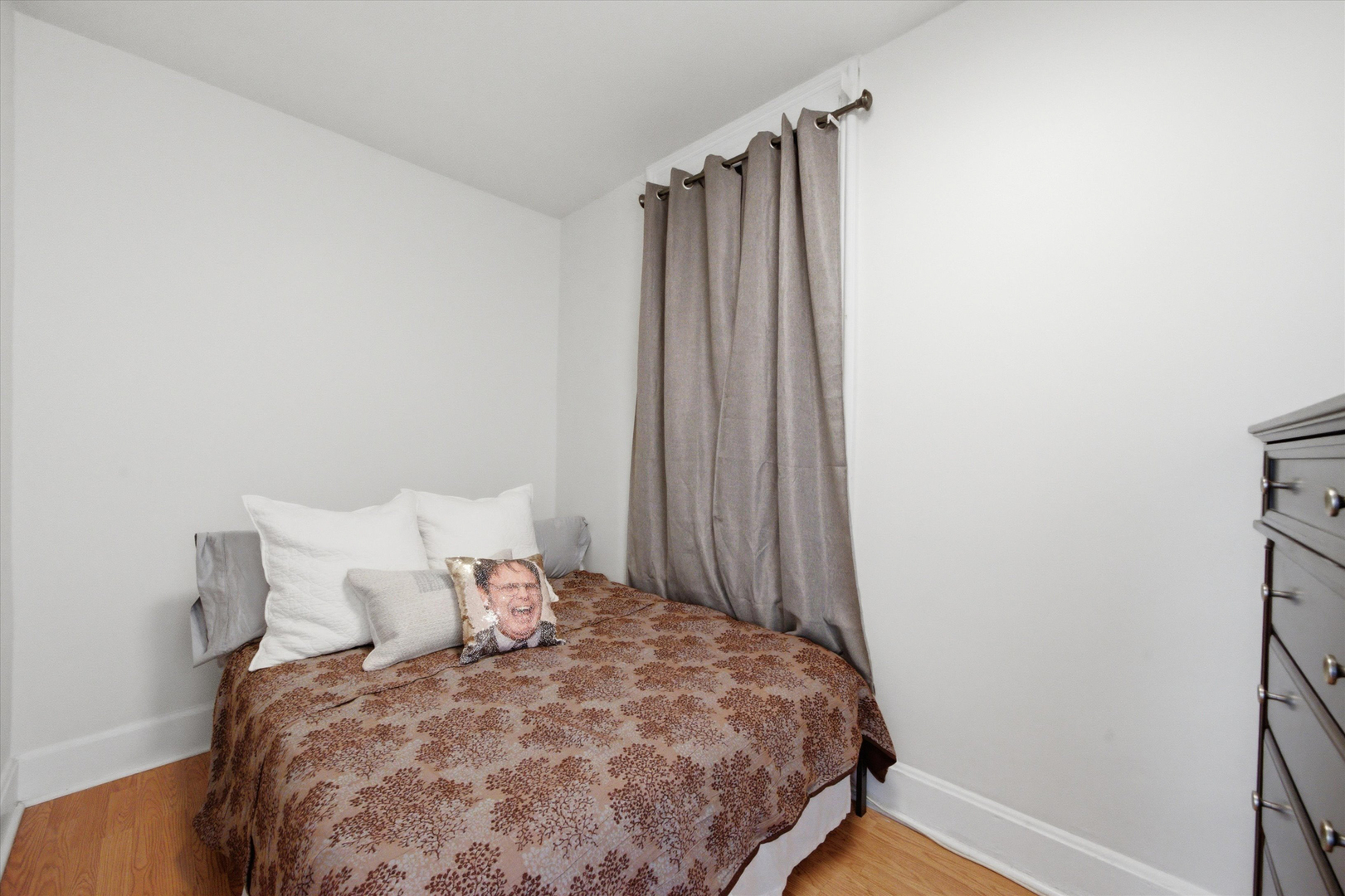 1433 W Superior Street