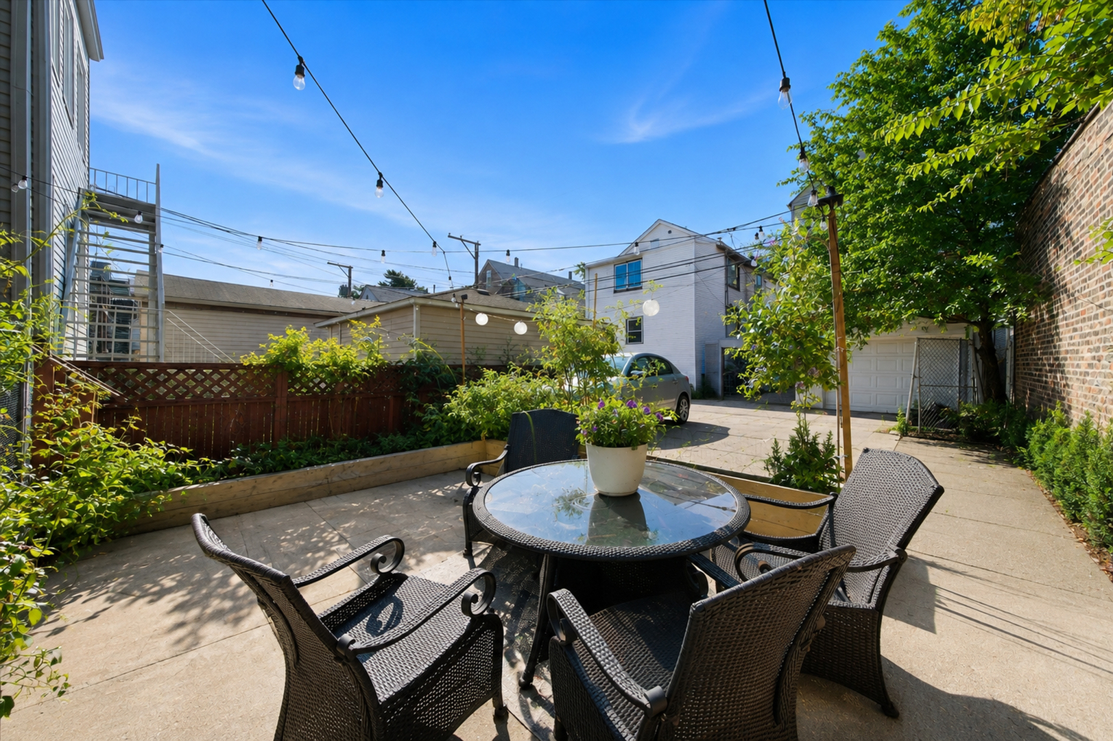 1433 W Superior Street