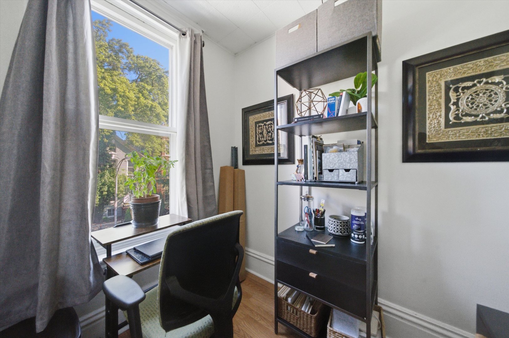 1433 W Superior Street