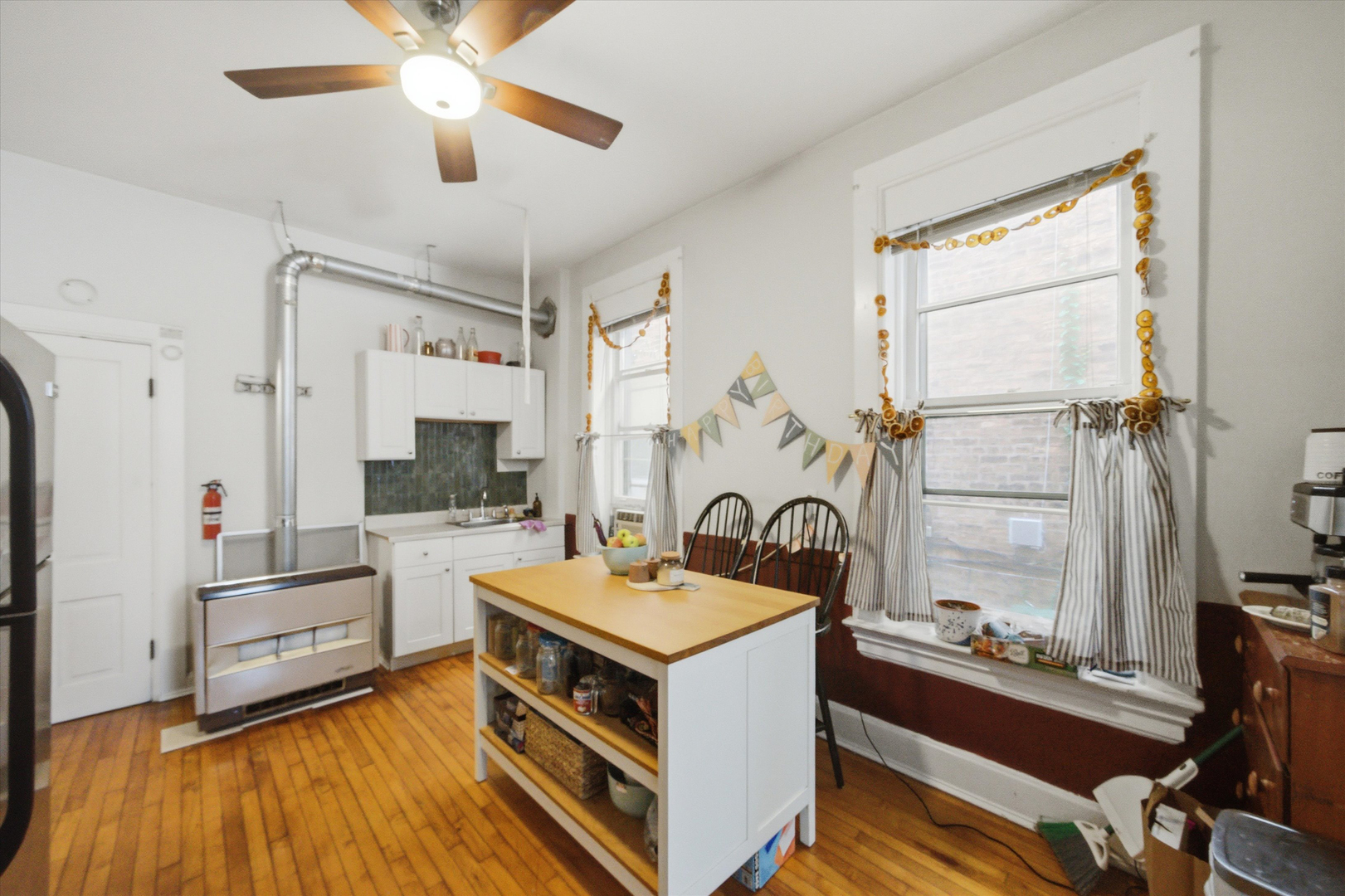 1433 W Superior Street
