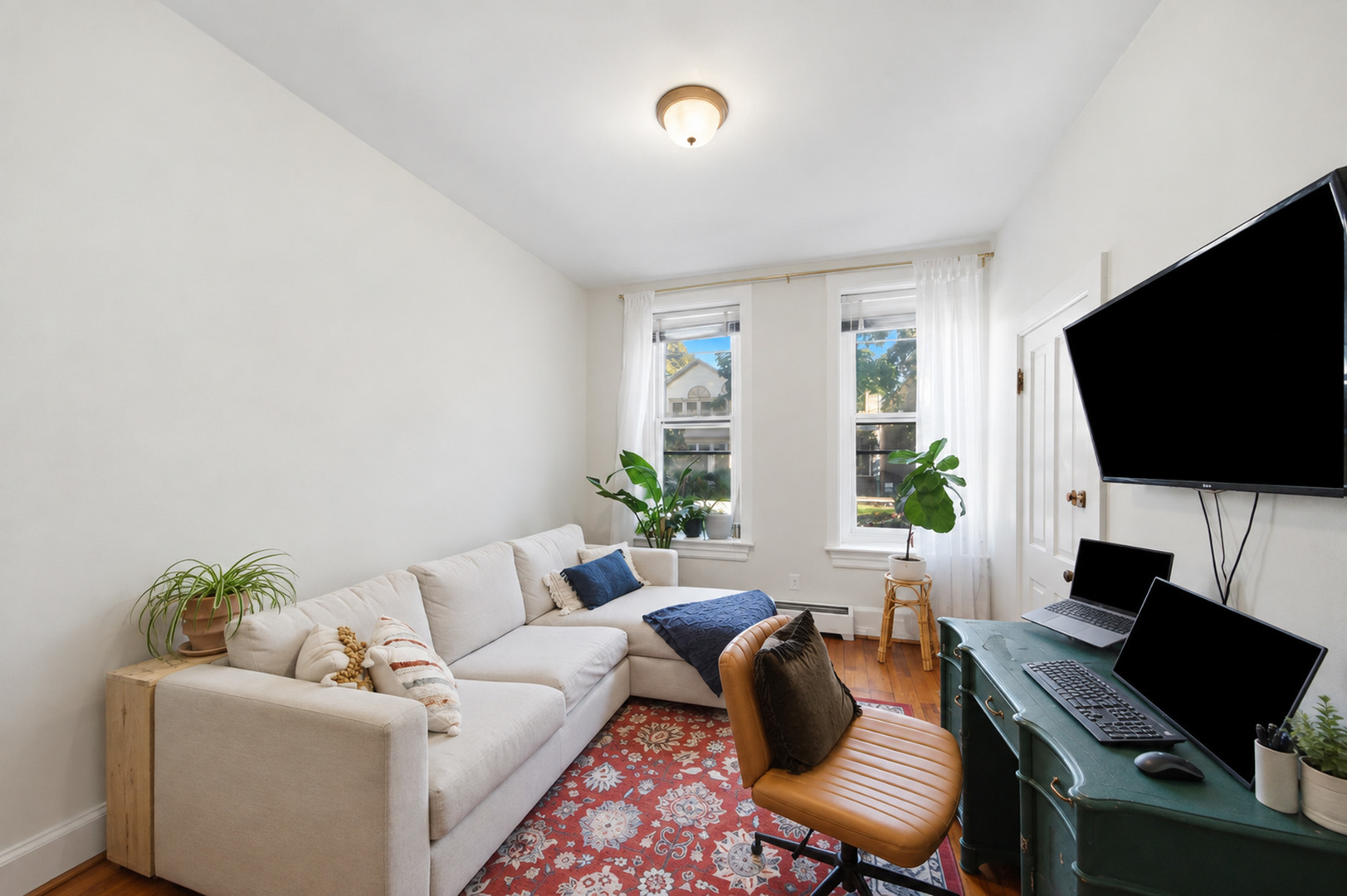 1433 W Superior Street