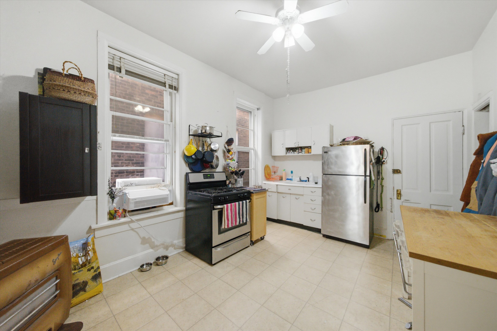 1433 W Superior Street