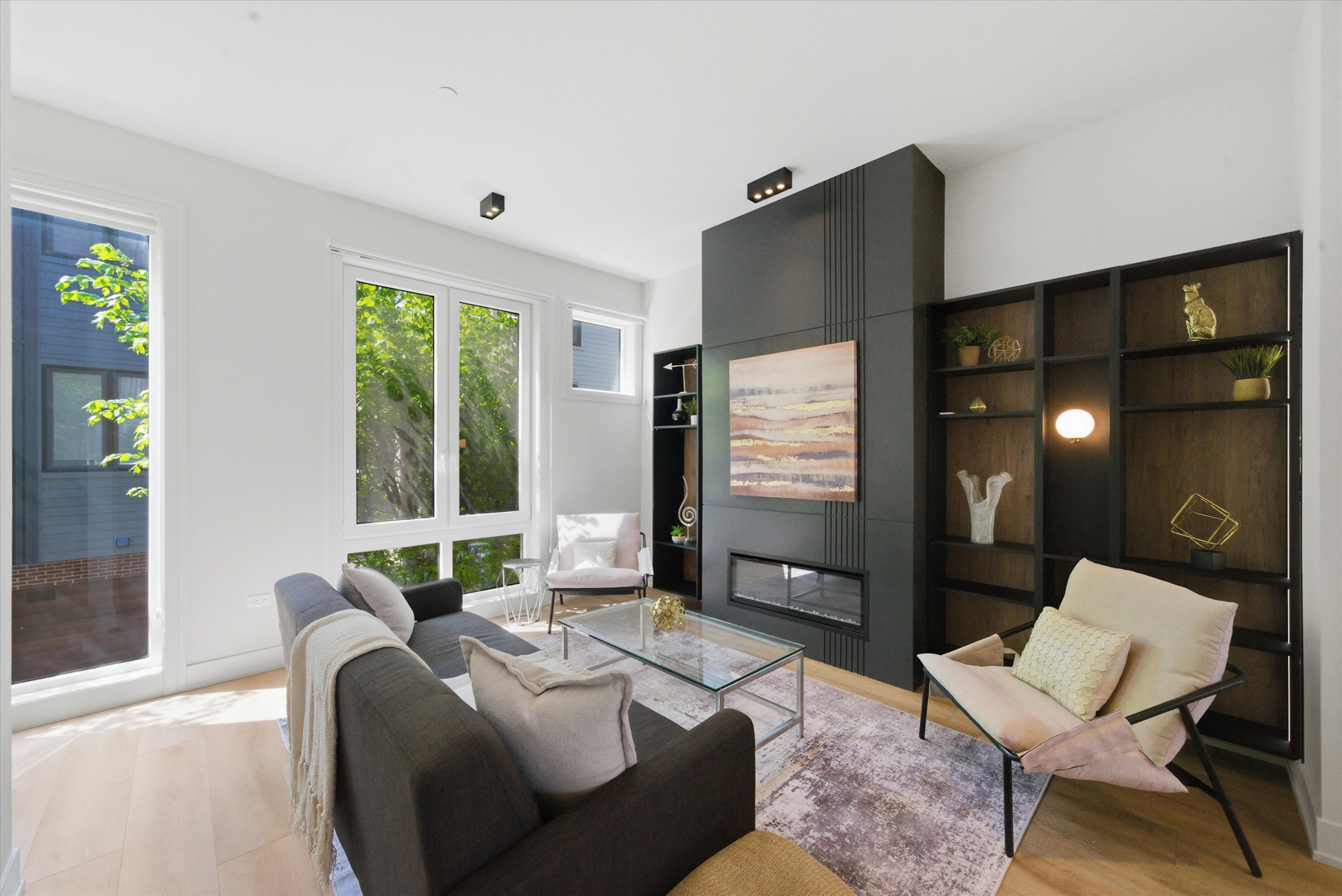 4250 W Belmont Avenue Unit: 6