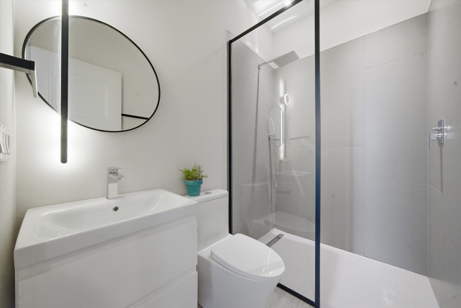 4250 W Belmont Avenue Unit: 6