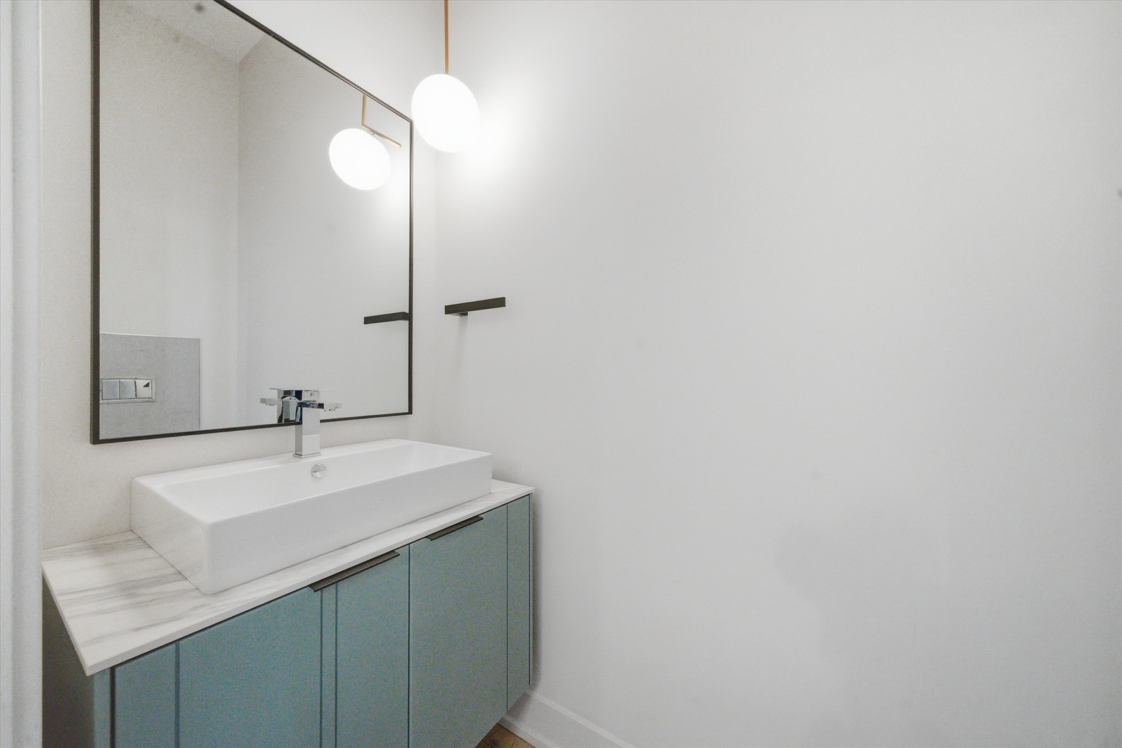 4250 W Belmont Avenue Unit: 6