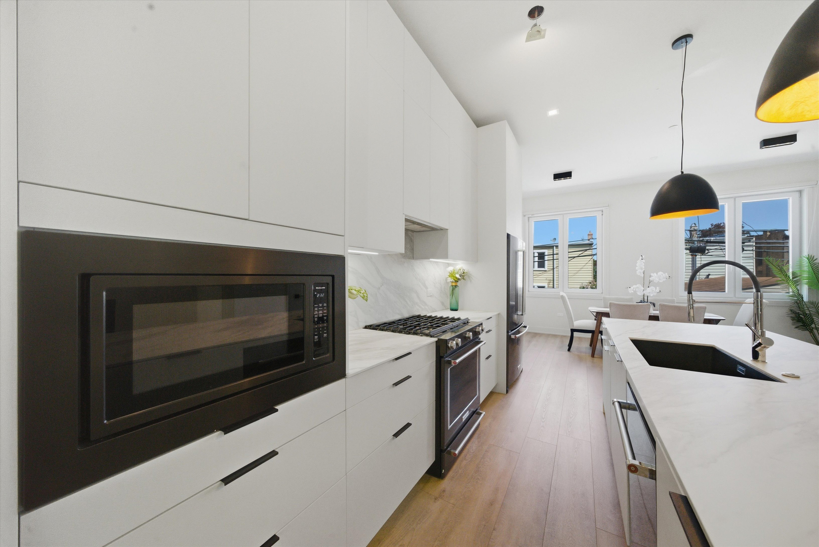 4250 W Belmont Avenue Unit: 6