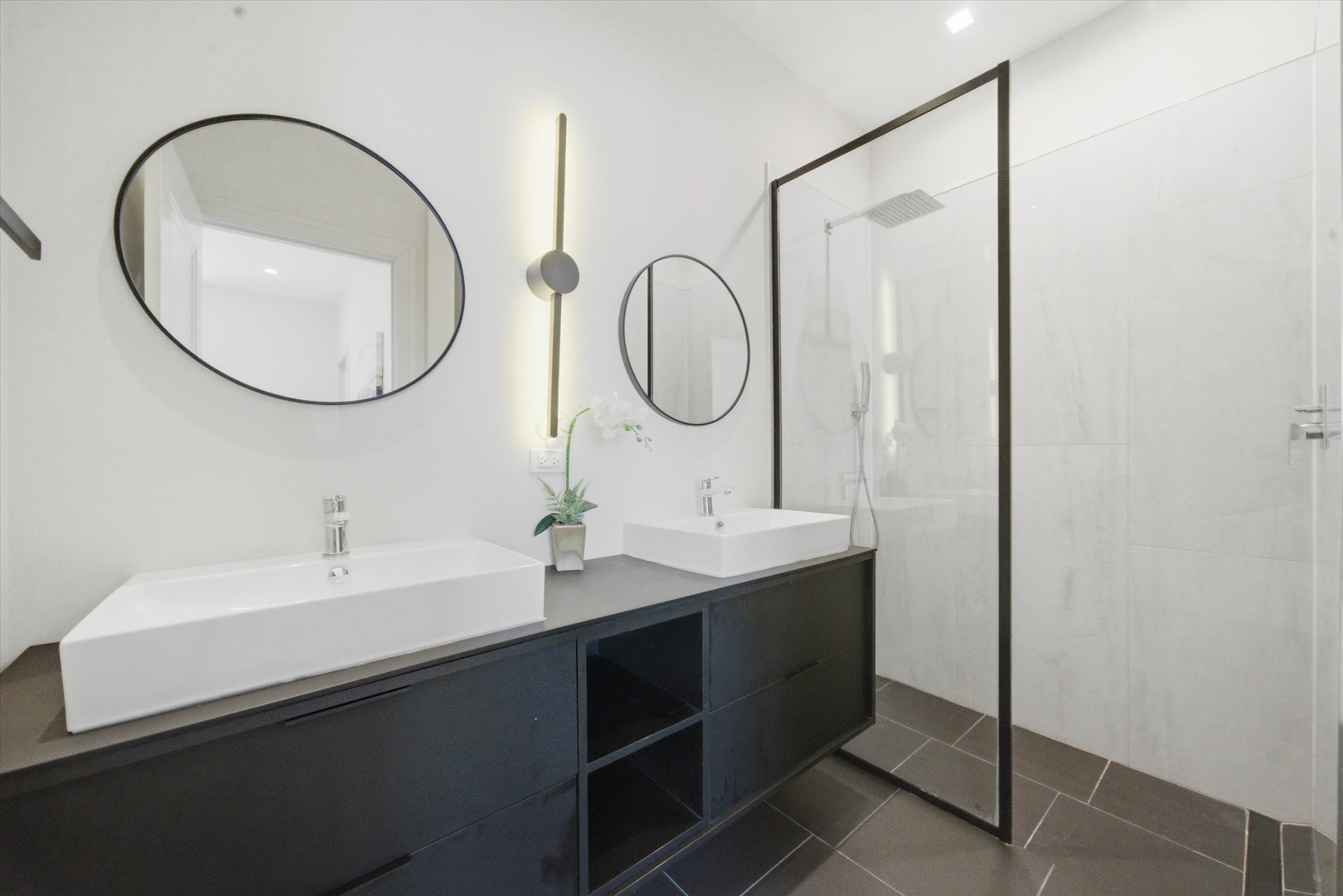 4250 W Belmont Avenue Unit: 6