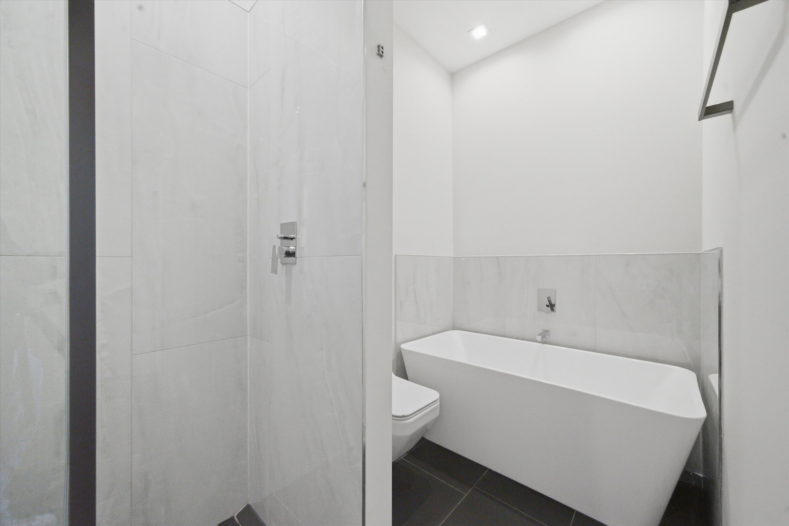 4250 W Belmont Avenue Unit: 6