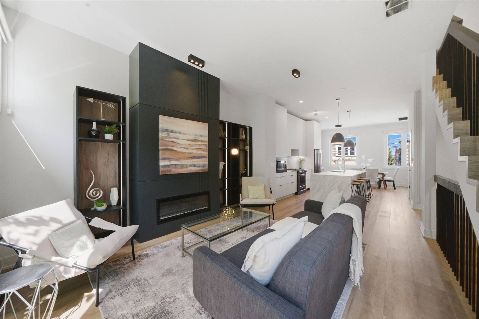 4250 W Belmont Avenue Unit: 6