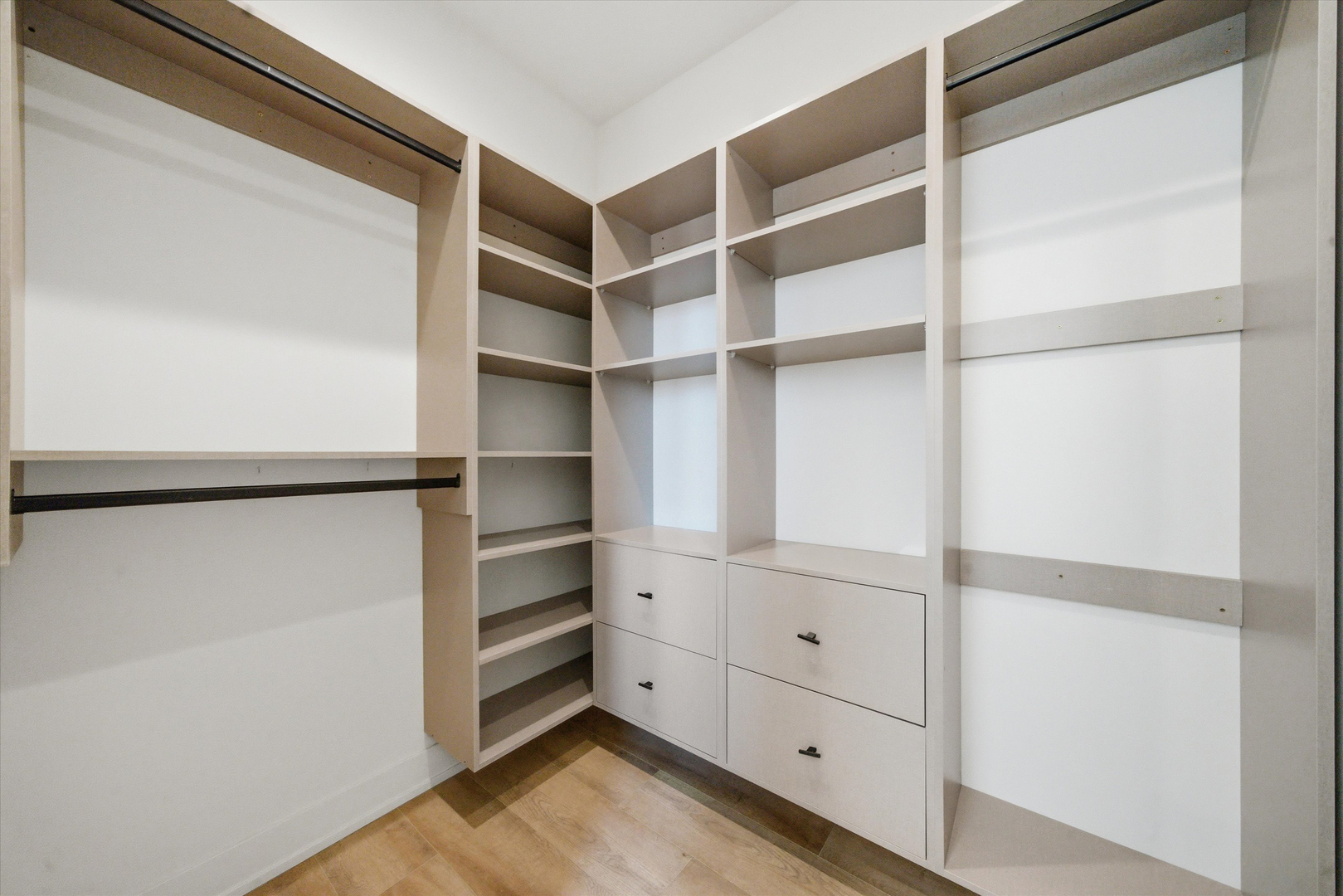 4250 W Belmont Avenue Unit: 6