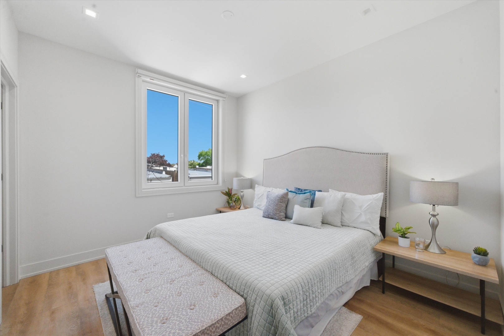 4250 W Belmont Avenue Unit: 6