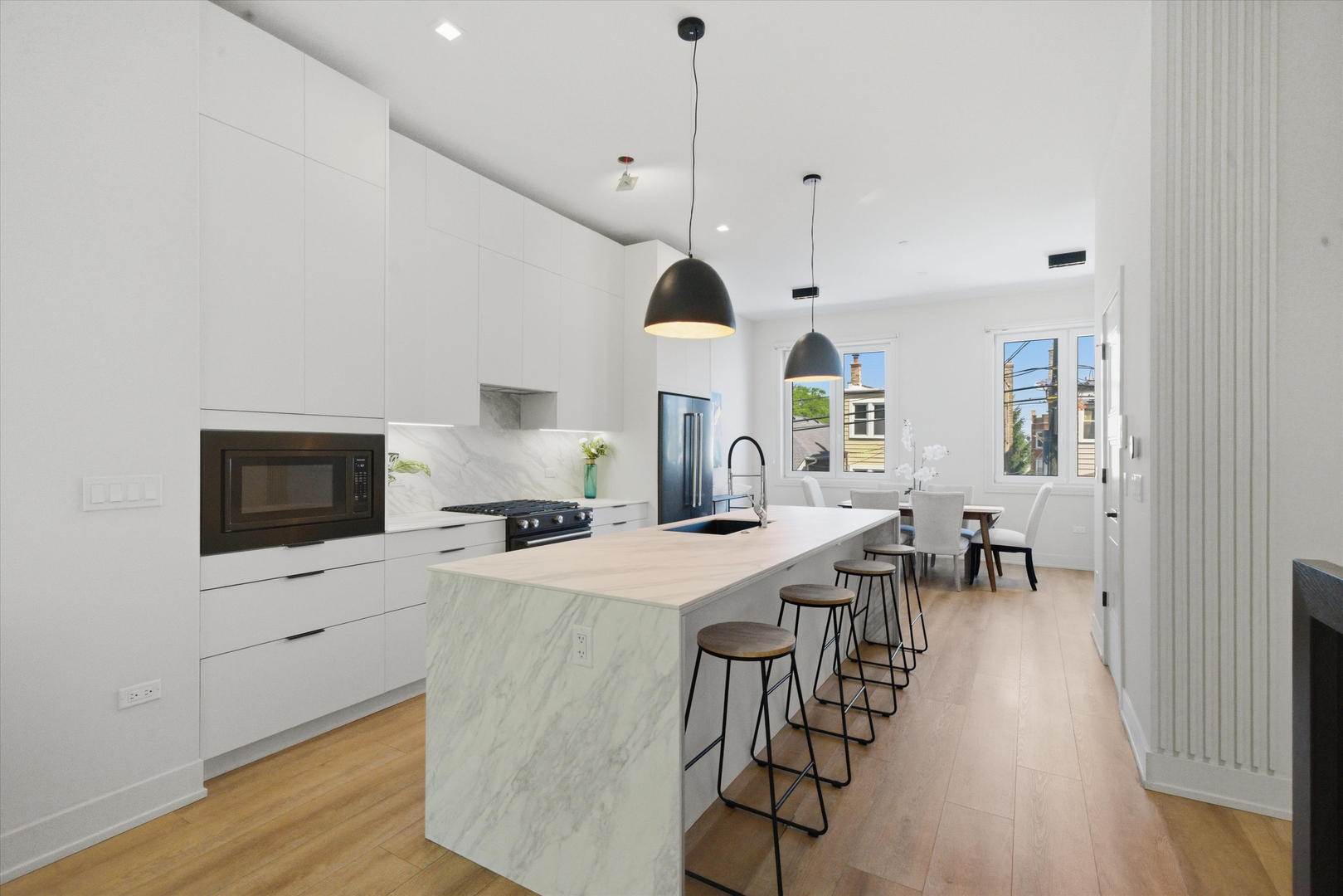 4250 W Belmont Avenue Unit: 6