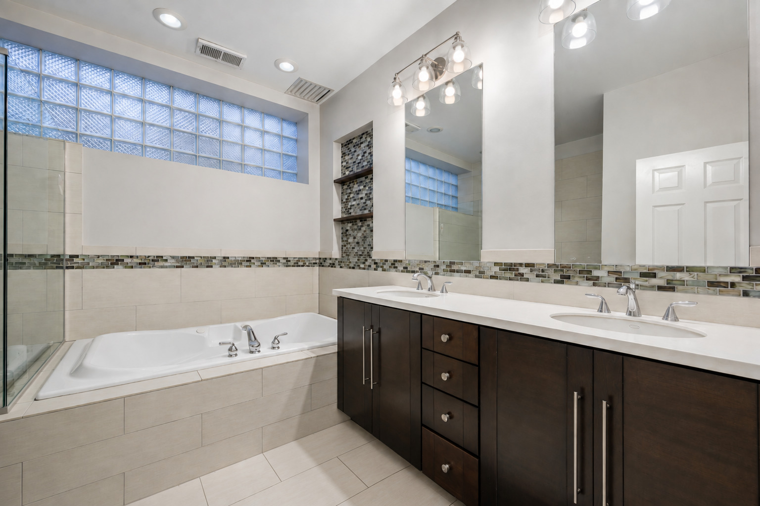 3824 N GREENVIEW Avenue Unit: 1