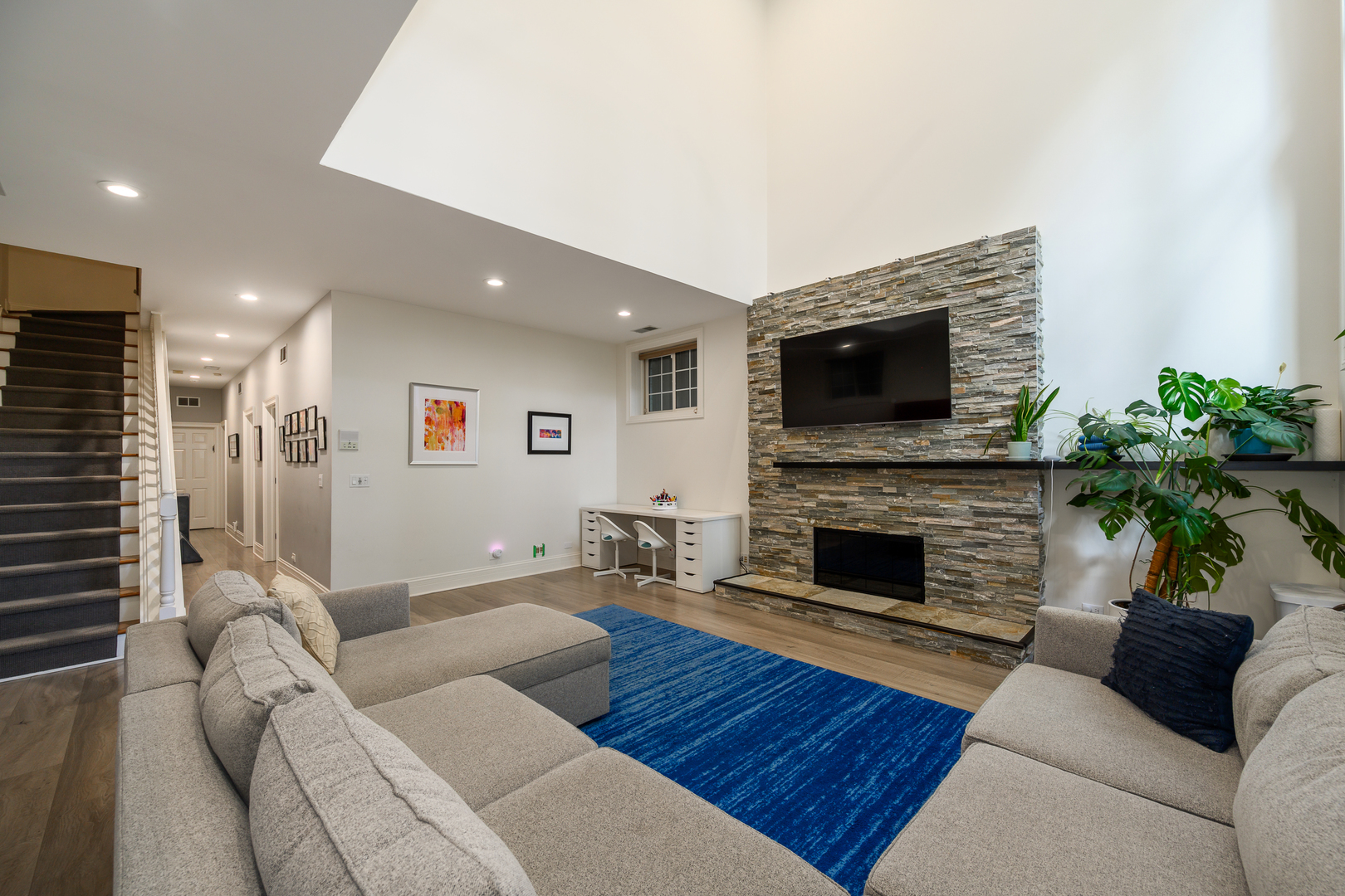 3824 N GREENVIEW Avenue Unit: 1
