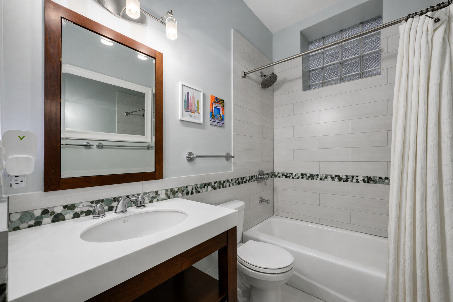 3824 N GREENVIEW Avenue Unit: 1