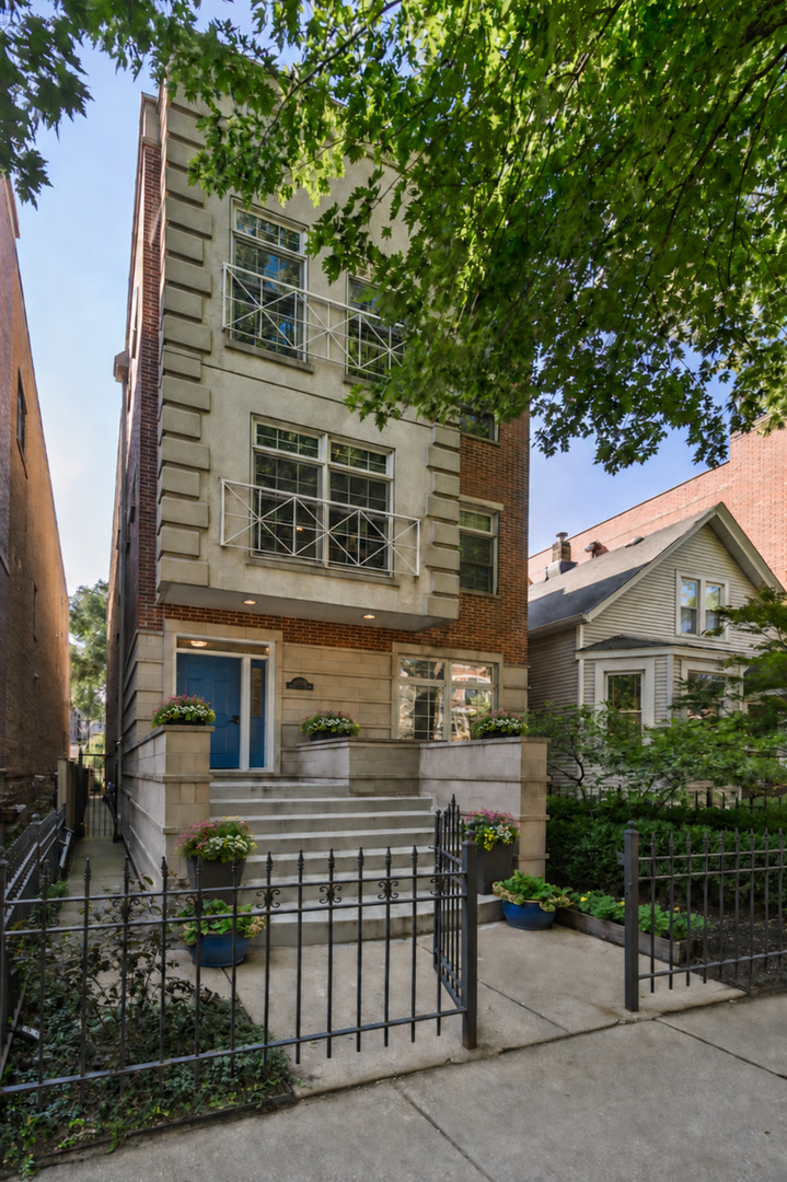 3824 N GREENVIEW Avenue Unit: 1