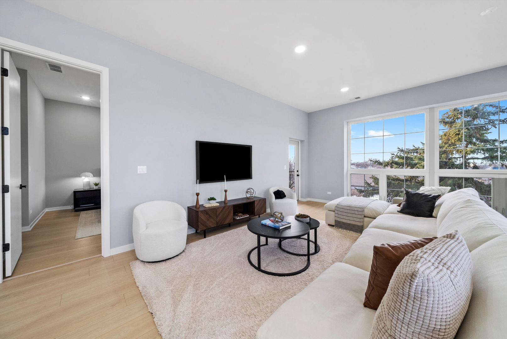 5830 N Lincoln Avenue Unit: 2S