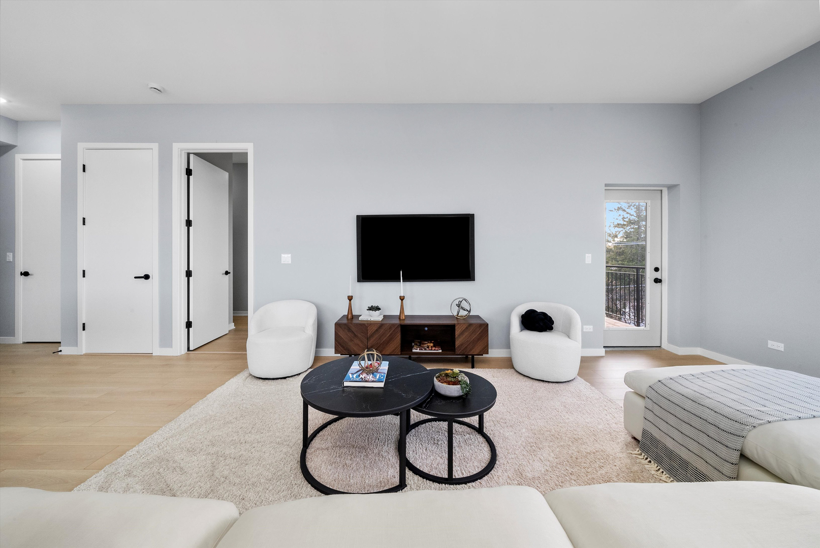 5830 N Lincoln Avenue Unit: 2S
