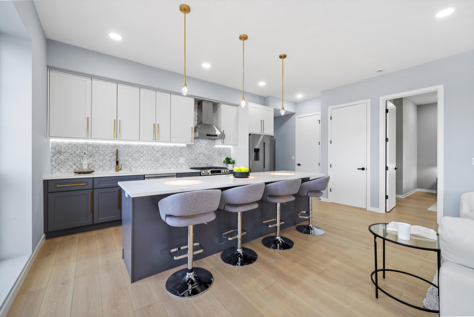 5830 N Lincoln Avenue Unit: 2S