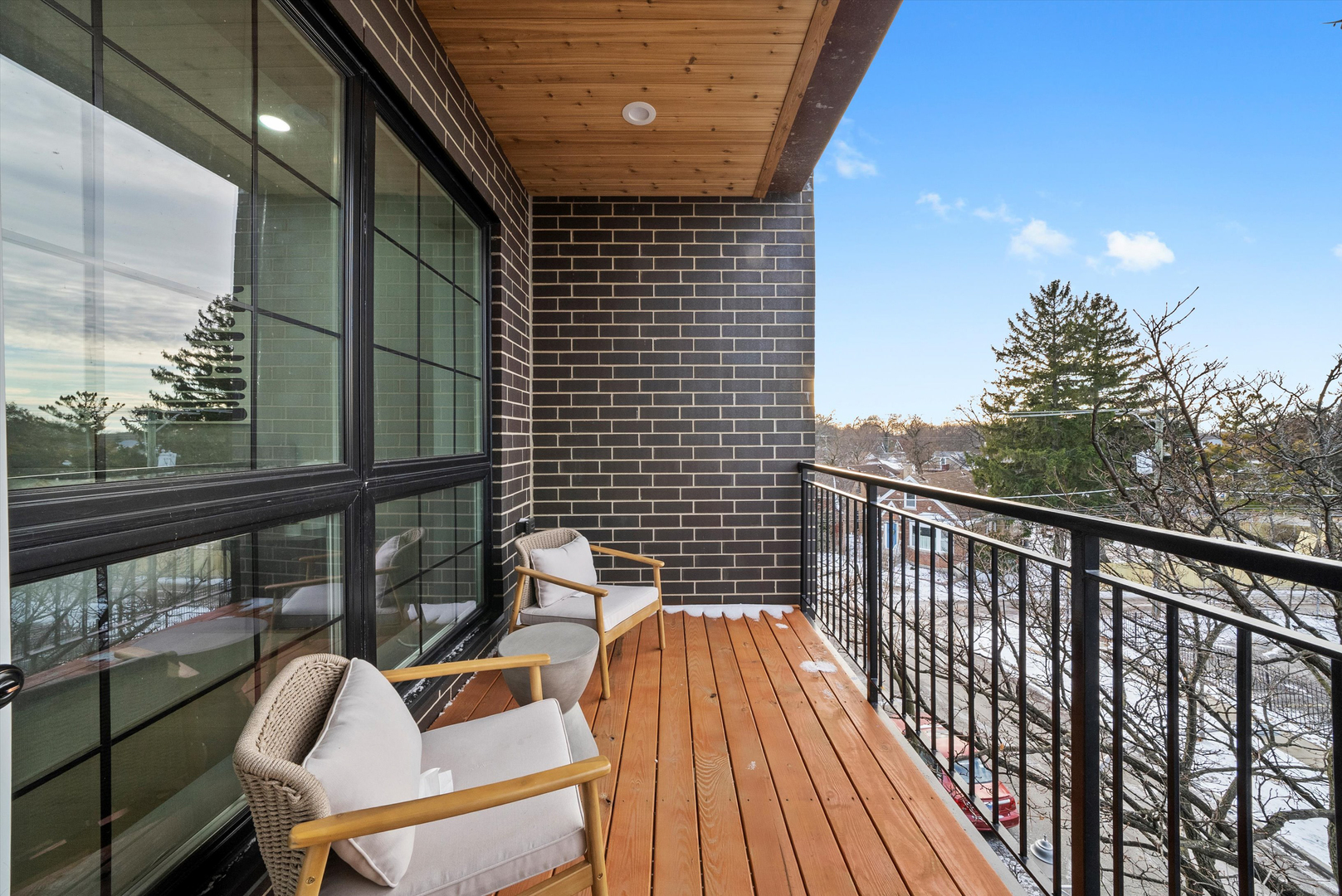 5830 N Lincoln Avenue Unit: 2S