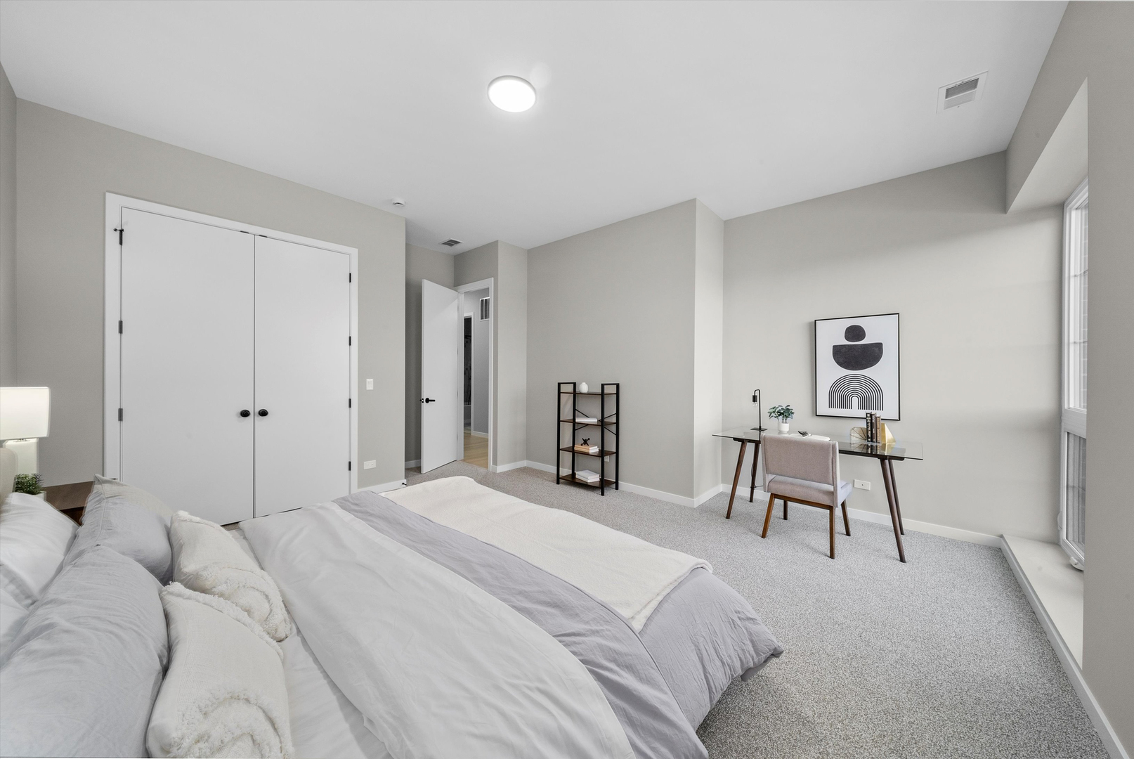 5830 N Lincoln Avenue Unit: 2S