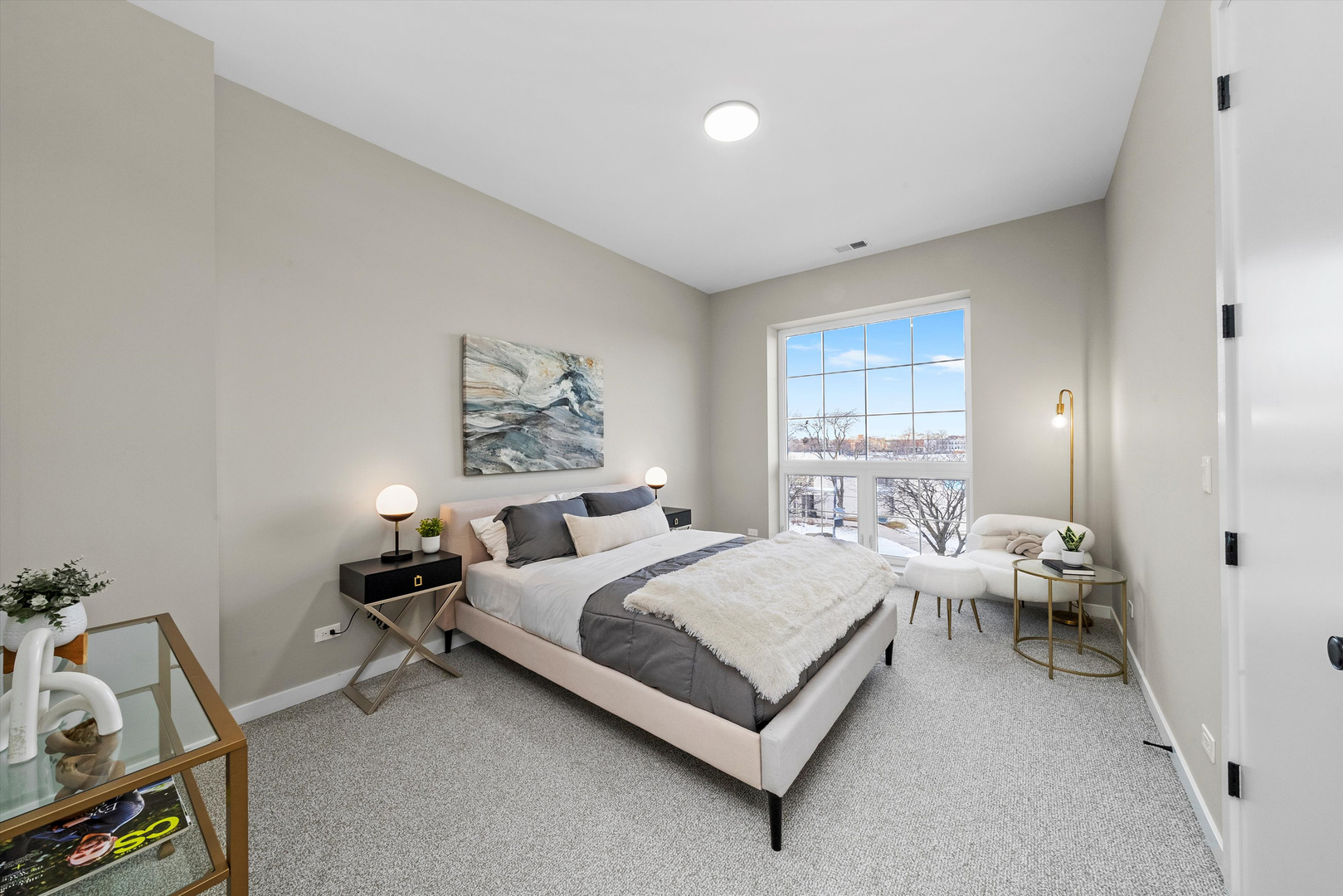 5830 N Lincoln Avenue Unit: 2S