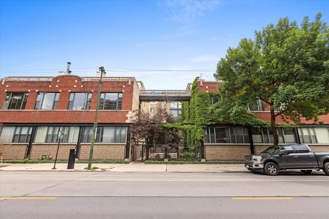 2943 N Lincoln Avenue Unit: 212