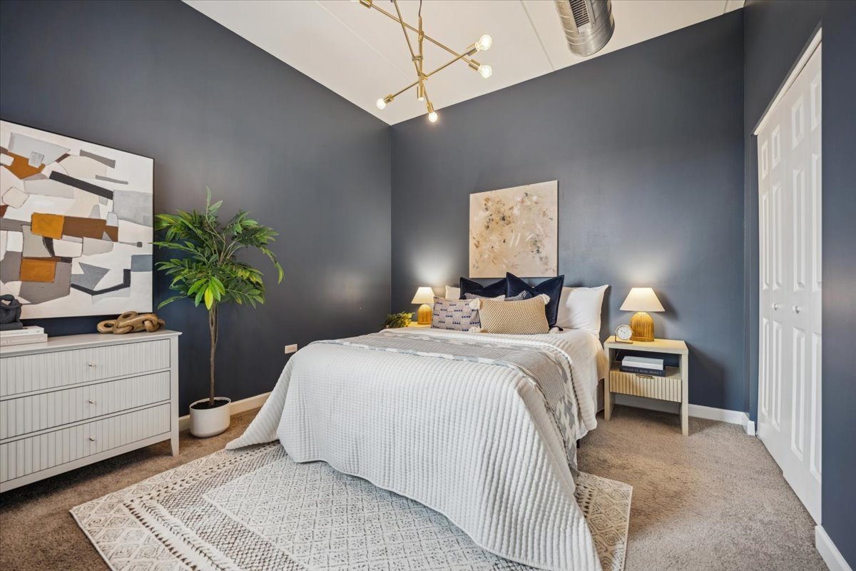 3125 W Fullerton Avenue Unit: 419