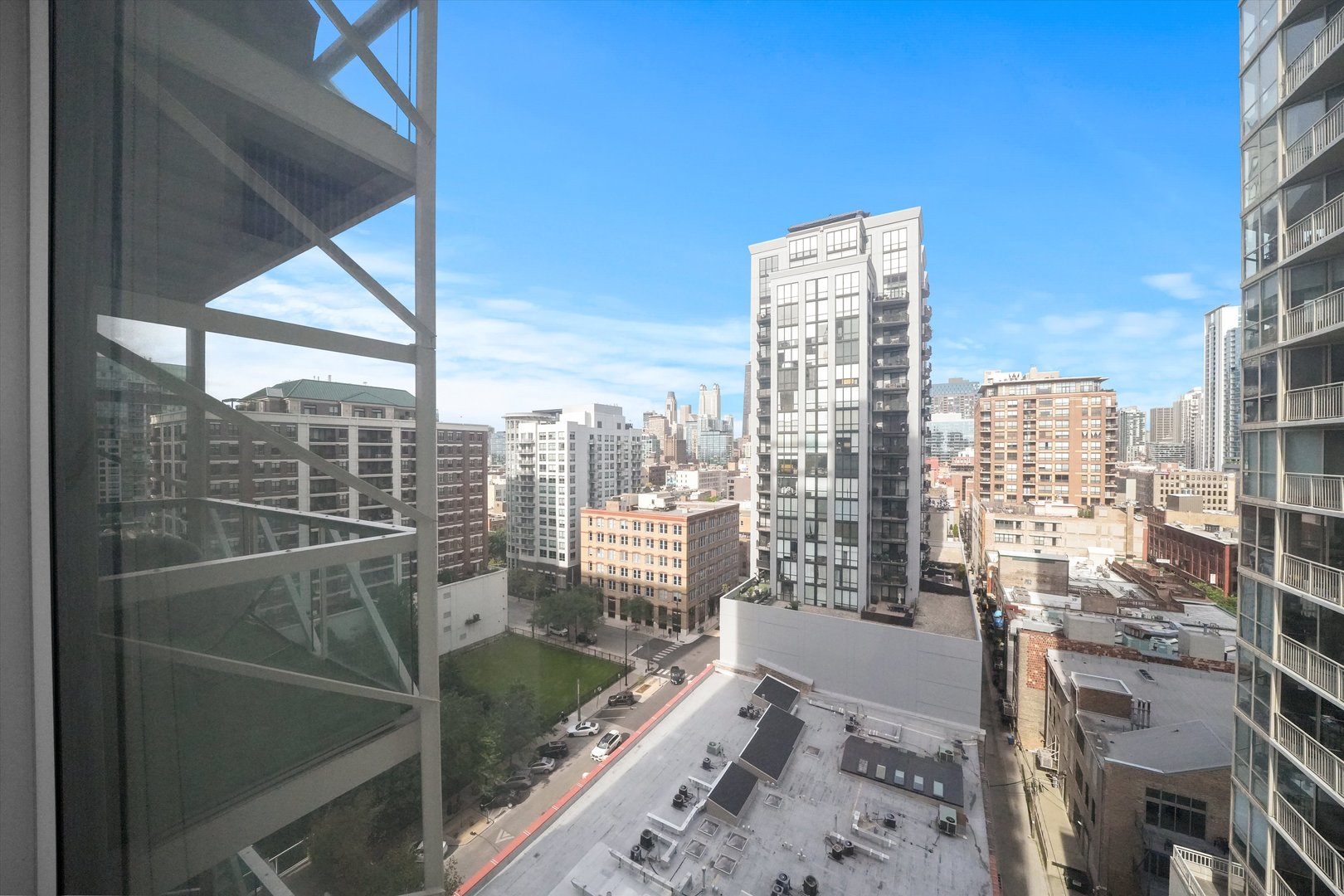 653 N Kingsbury Street Unit: 1207
