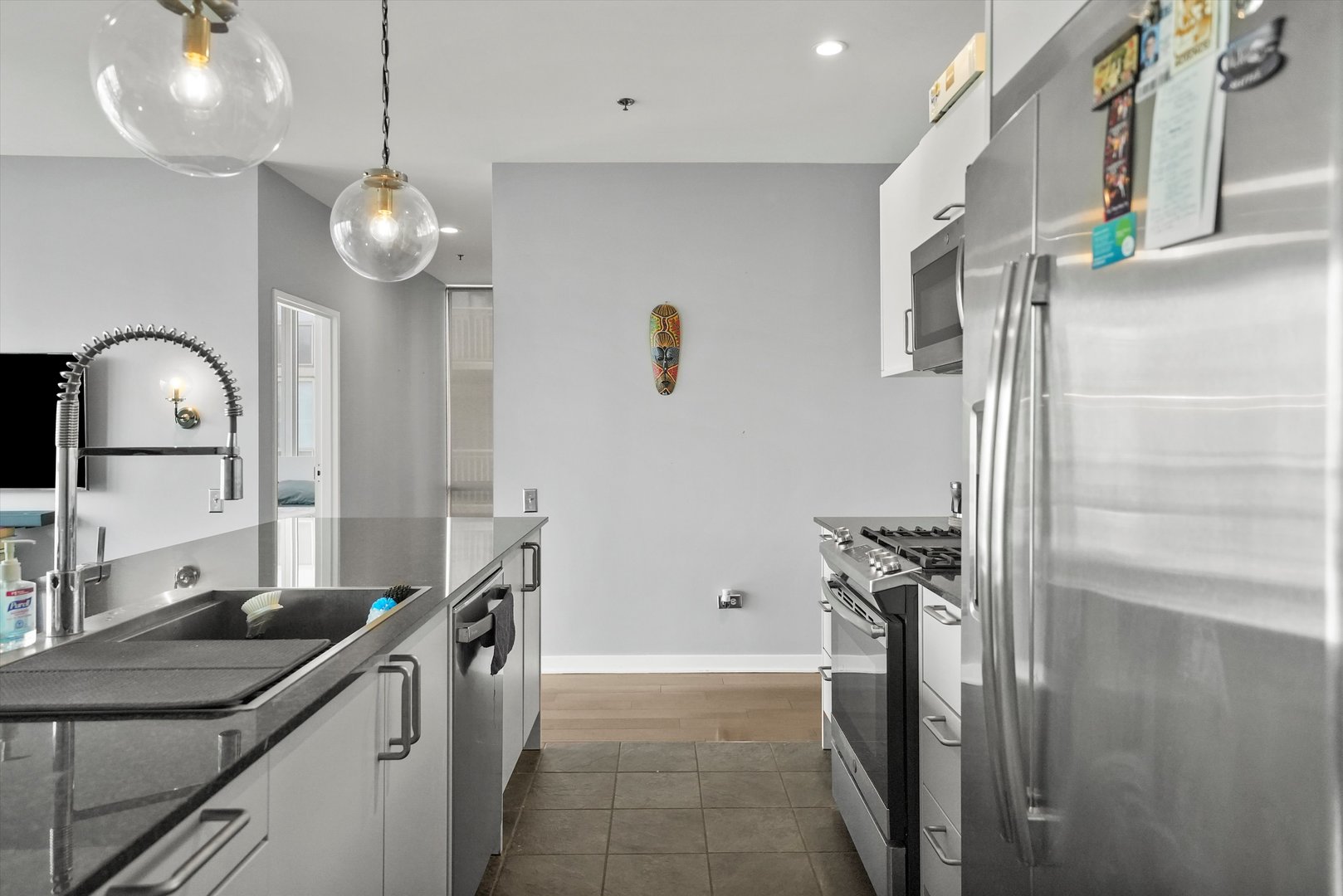 653 N Kingsbury Street Unit: 1207