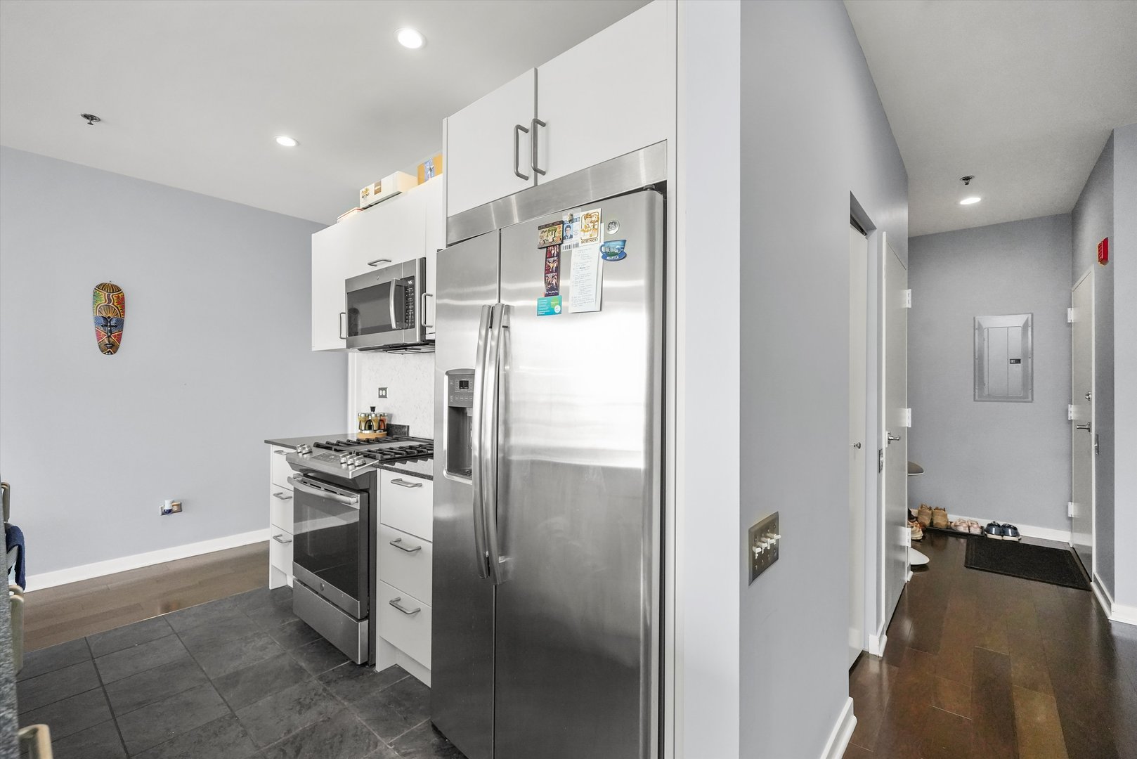 653 N Kingsbury Street Unit: 1207