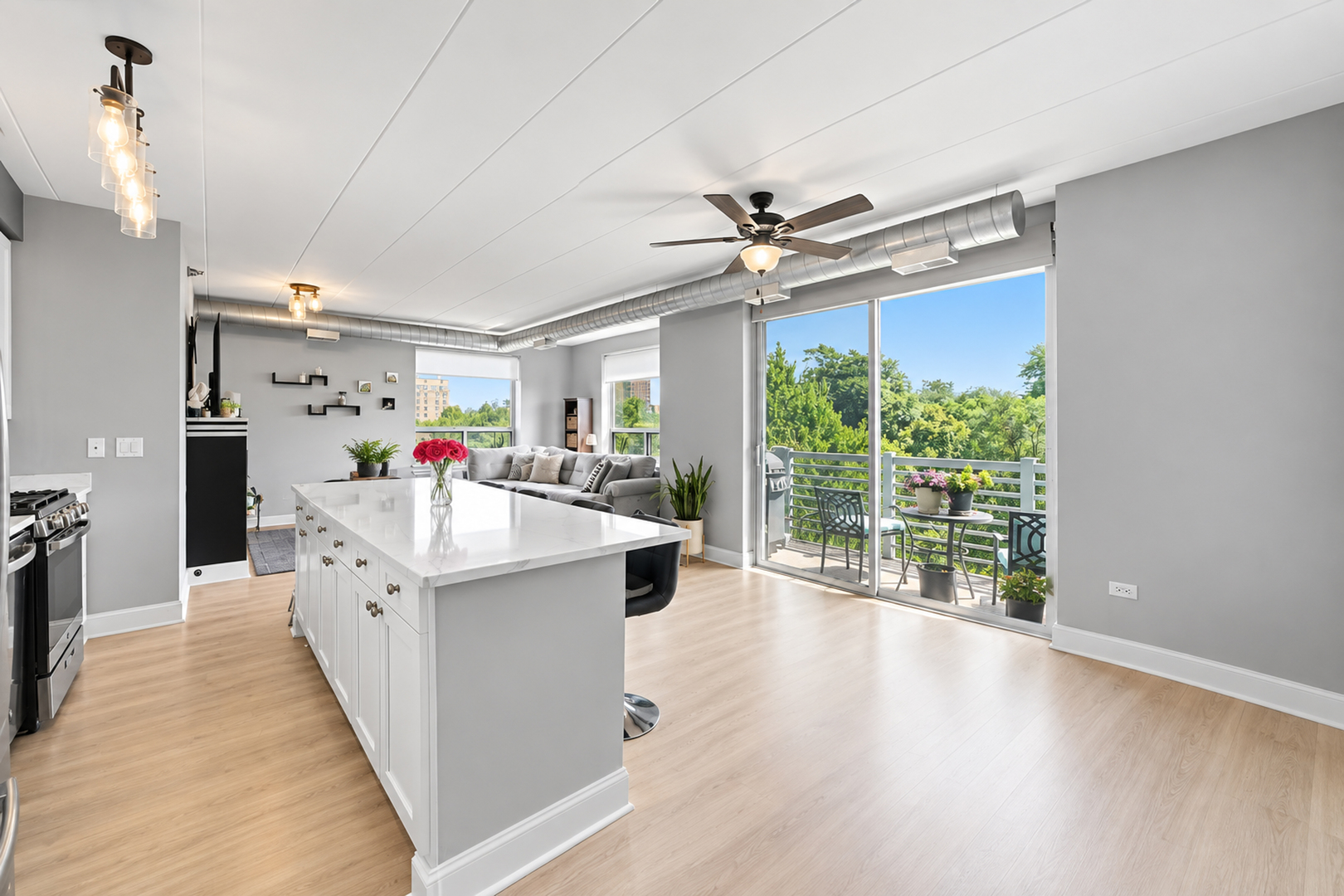 1100 W Montrose Avenue Unit: 502