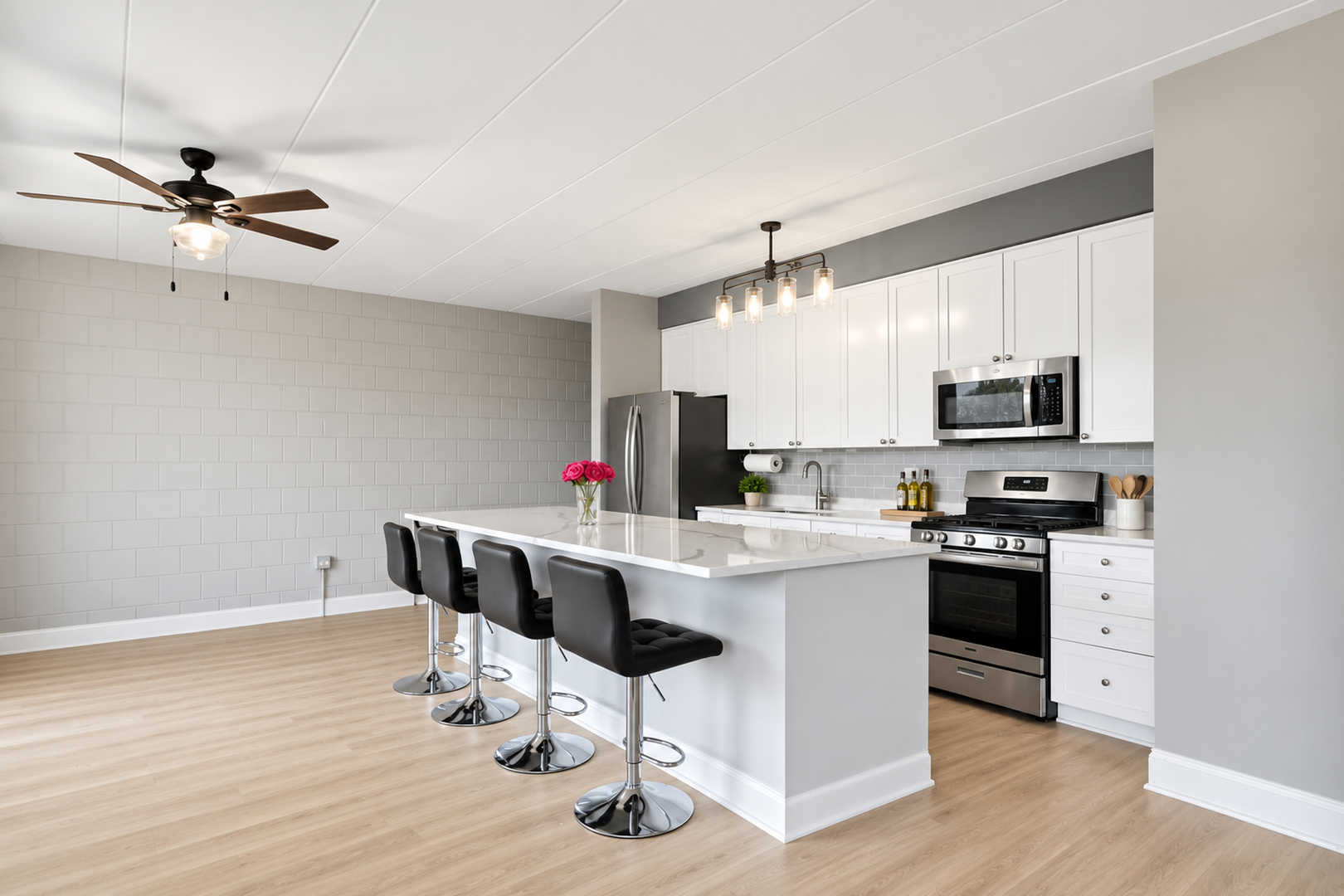 1100 W Montrose Avenue Unit: 502