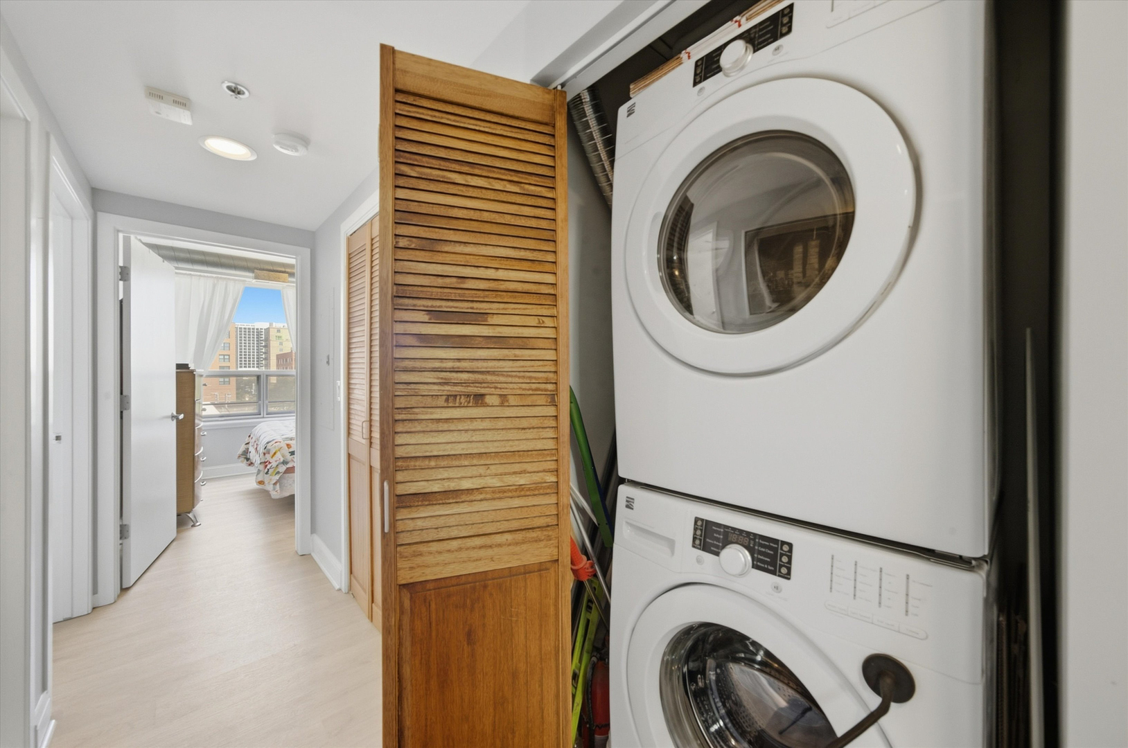 1100 W Montrose Avenue Unit: 502