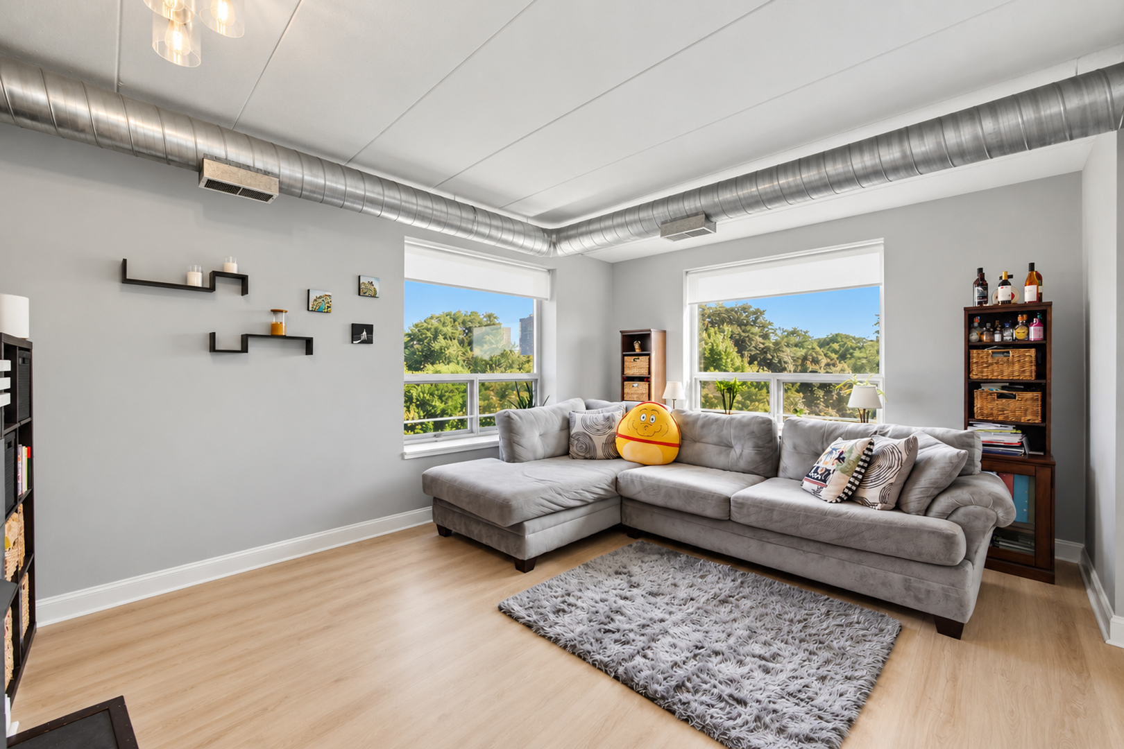 1100 W Montrose Avenue Unit: 502