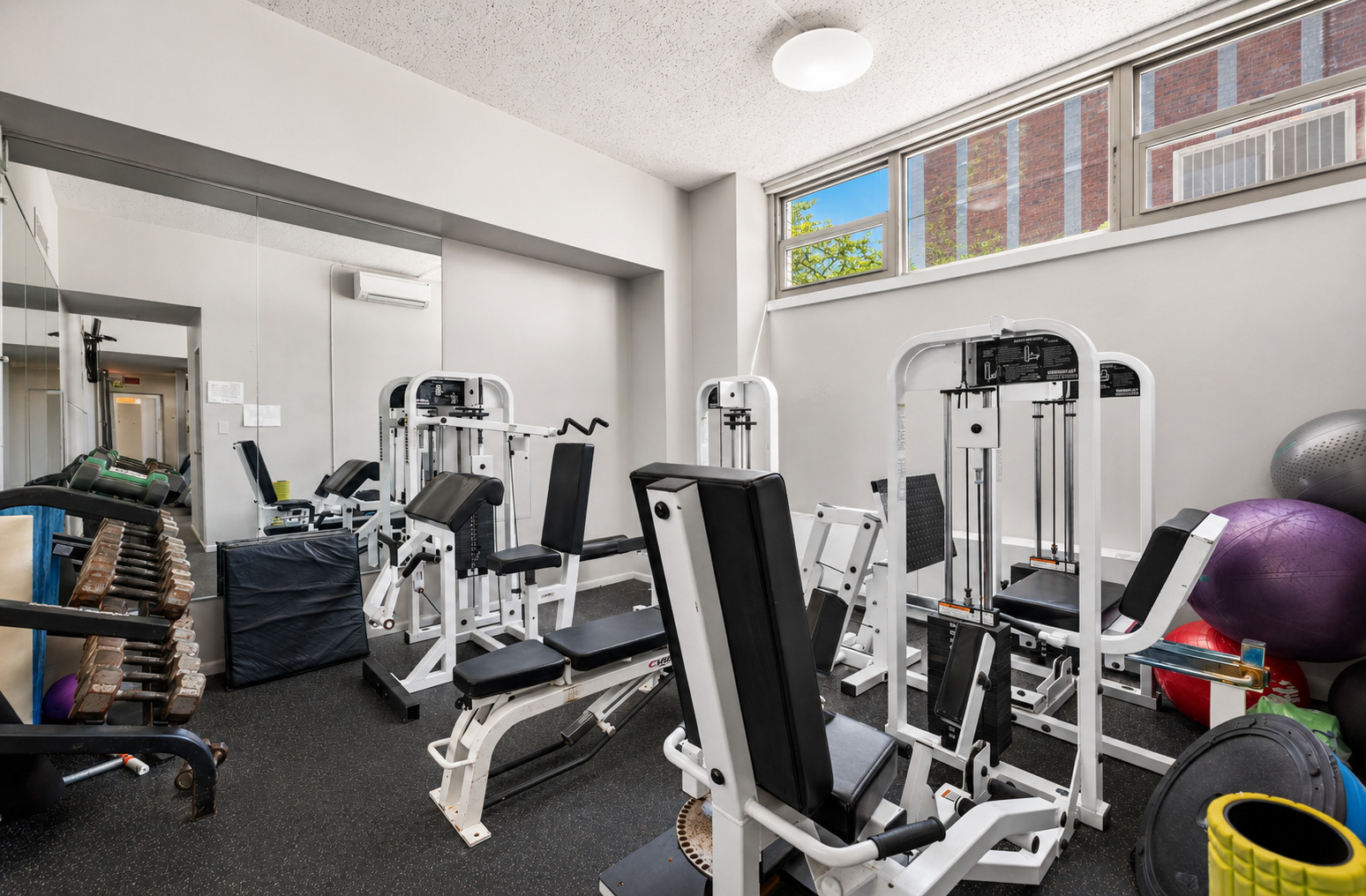 1550 N Lake Shore Drive Unit: 23E