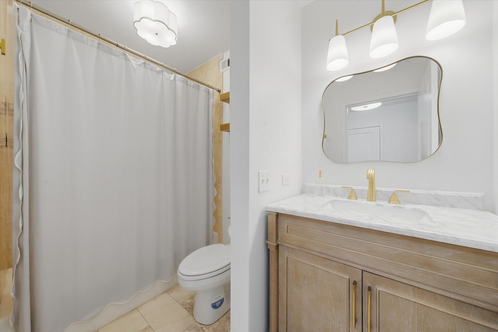 222 E Pearson Street Unit: 1901
