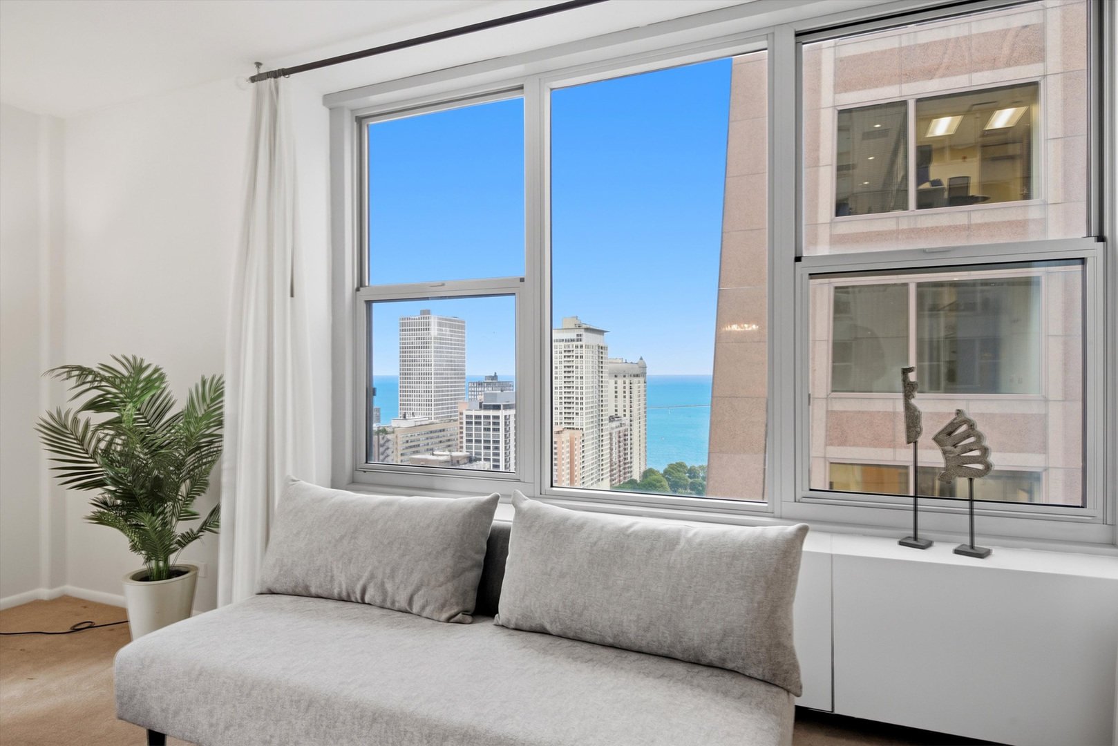 777 N Michigan Avenue Unit: 3100