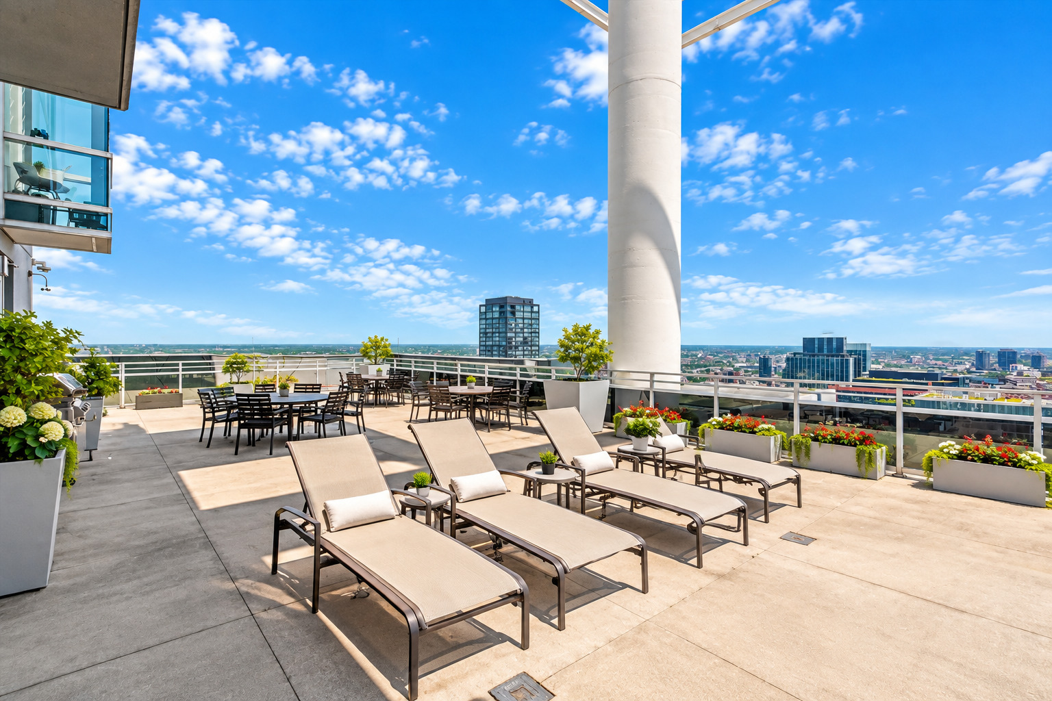 737 W Washington Boulevard Unit: 904