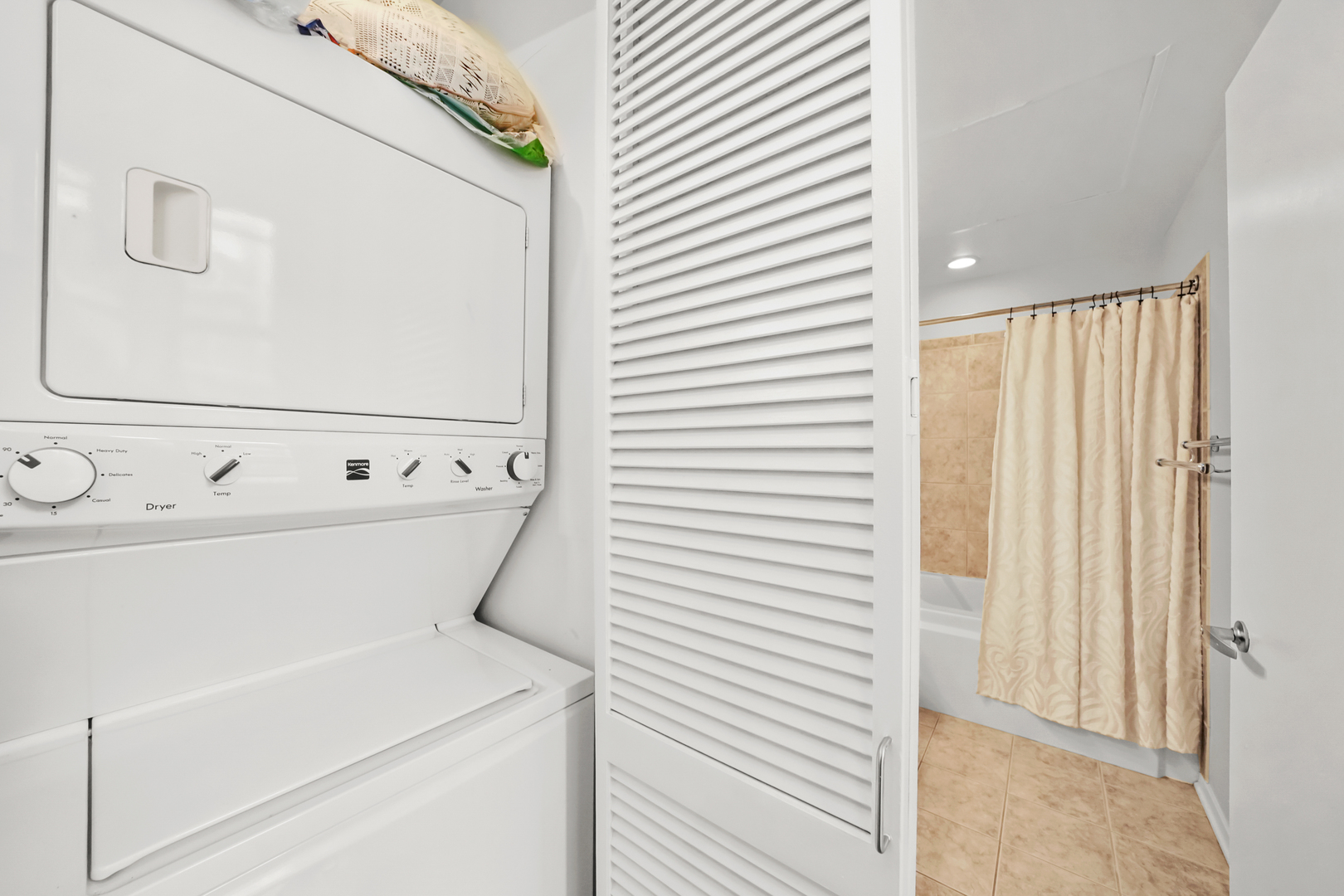 900 N Kingsbury Street Unit: 971