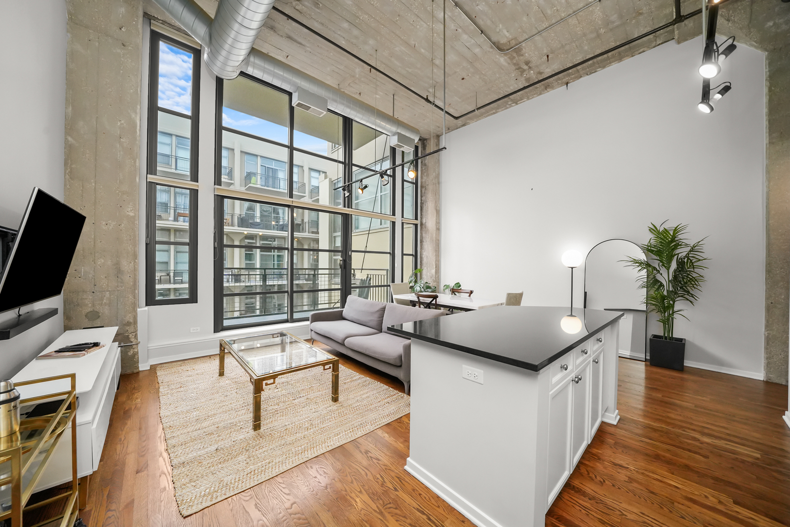 900 N Kingsbury Street Unit: 971