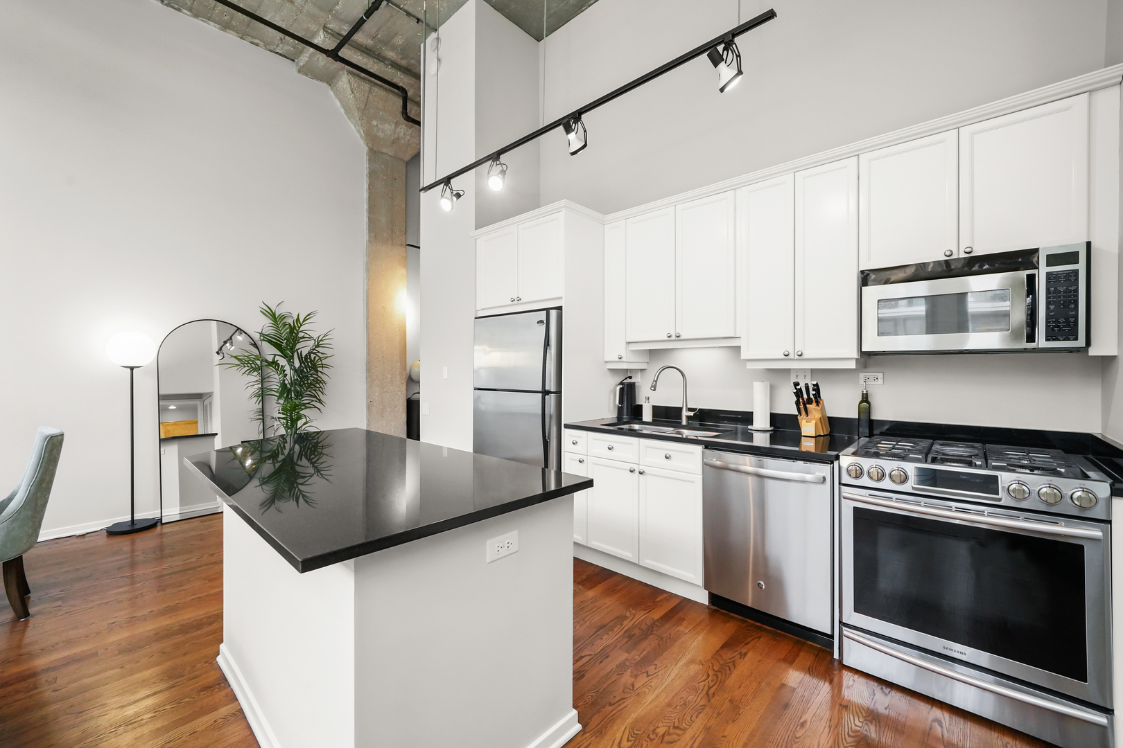 900 N Kingsbury Street Unit: 971